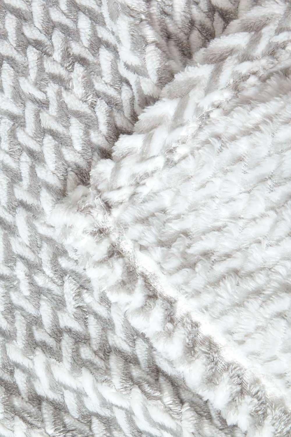 Homescapes Mora Faux Fur Velvet Throw image 3