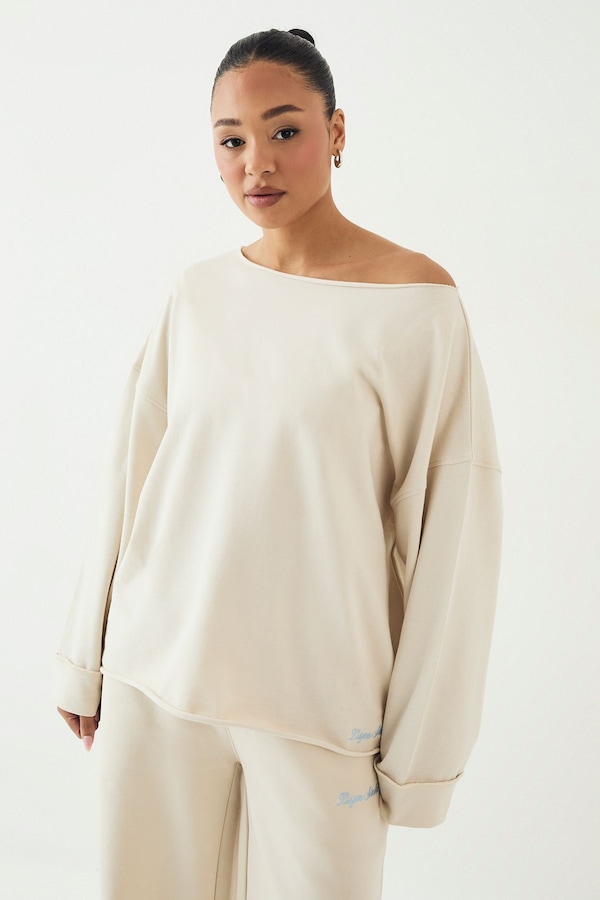 DSGN Studio DSGN Studio Script Embroidered Off The Shoulder Sweatshirt Cream