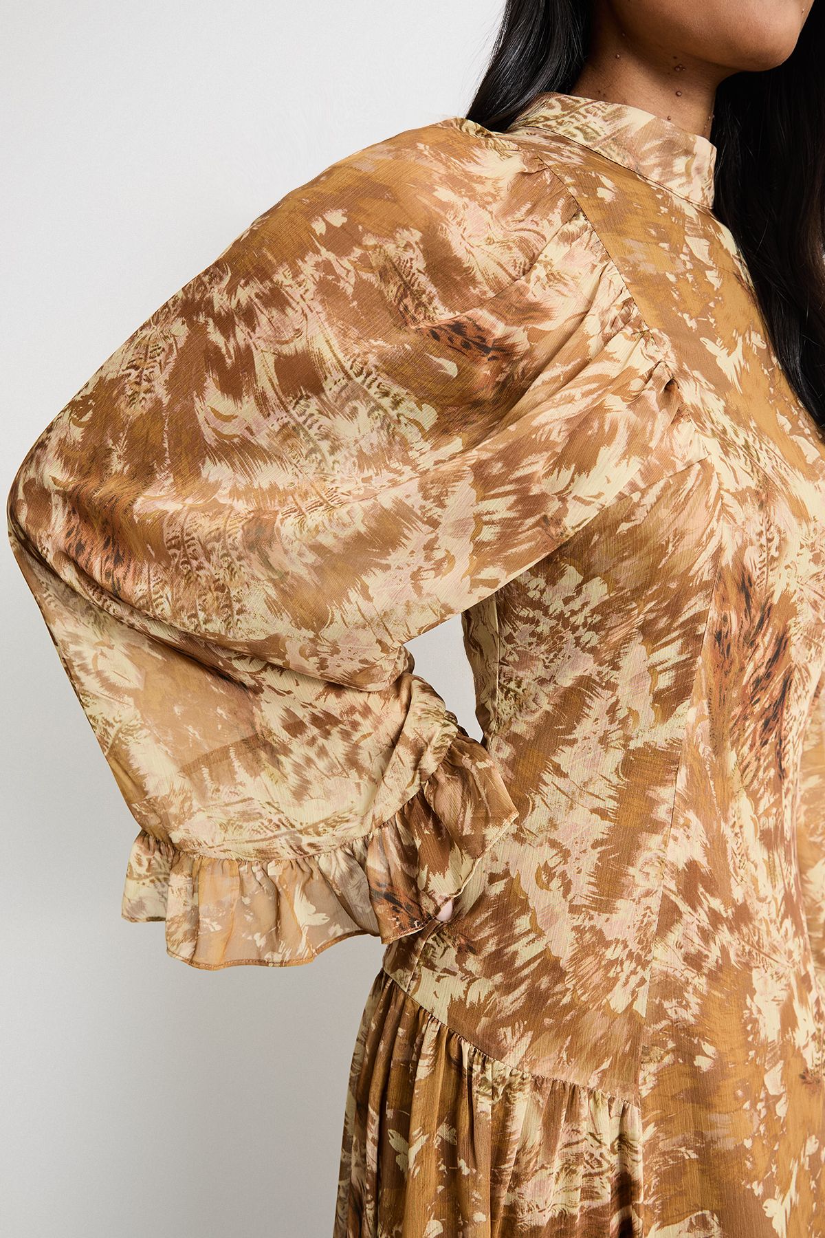 Warehouse Romantic Chiffon Fluted SLV Midaxi Dress Neutral image 4