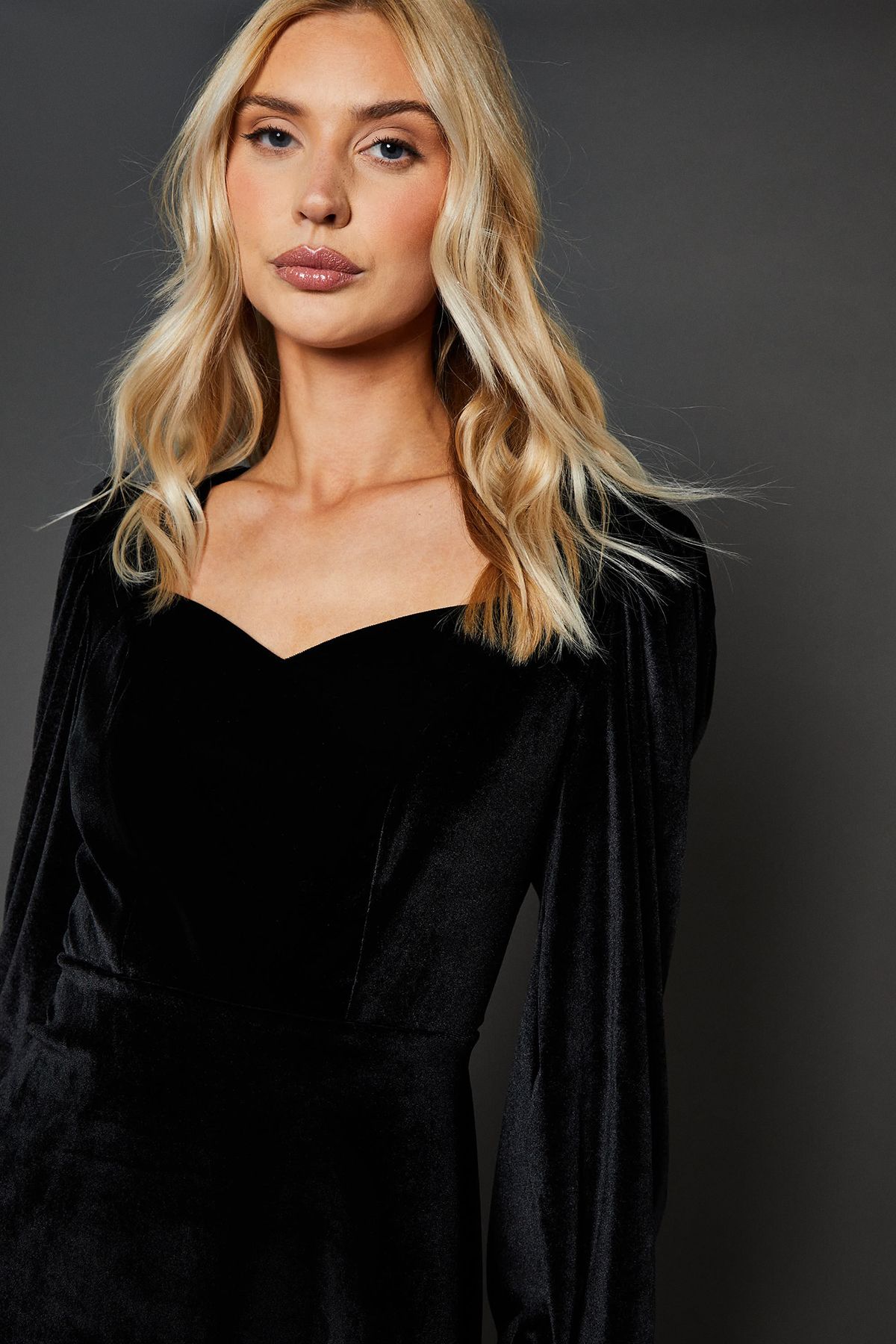 Dorothy Perkins Velvet Sweetheart Neck Mini Dress Black image 4