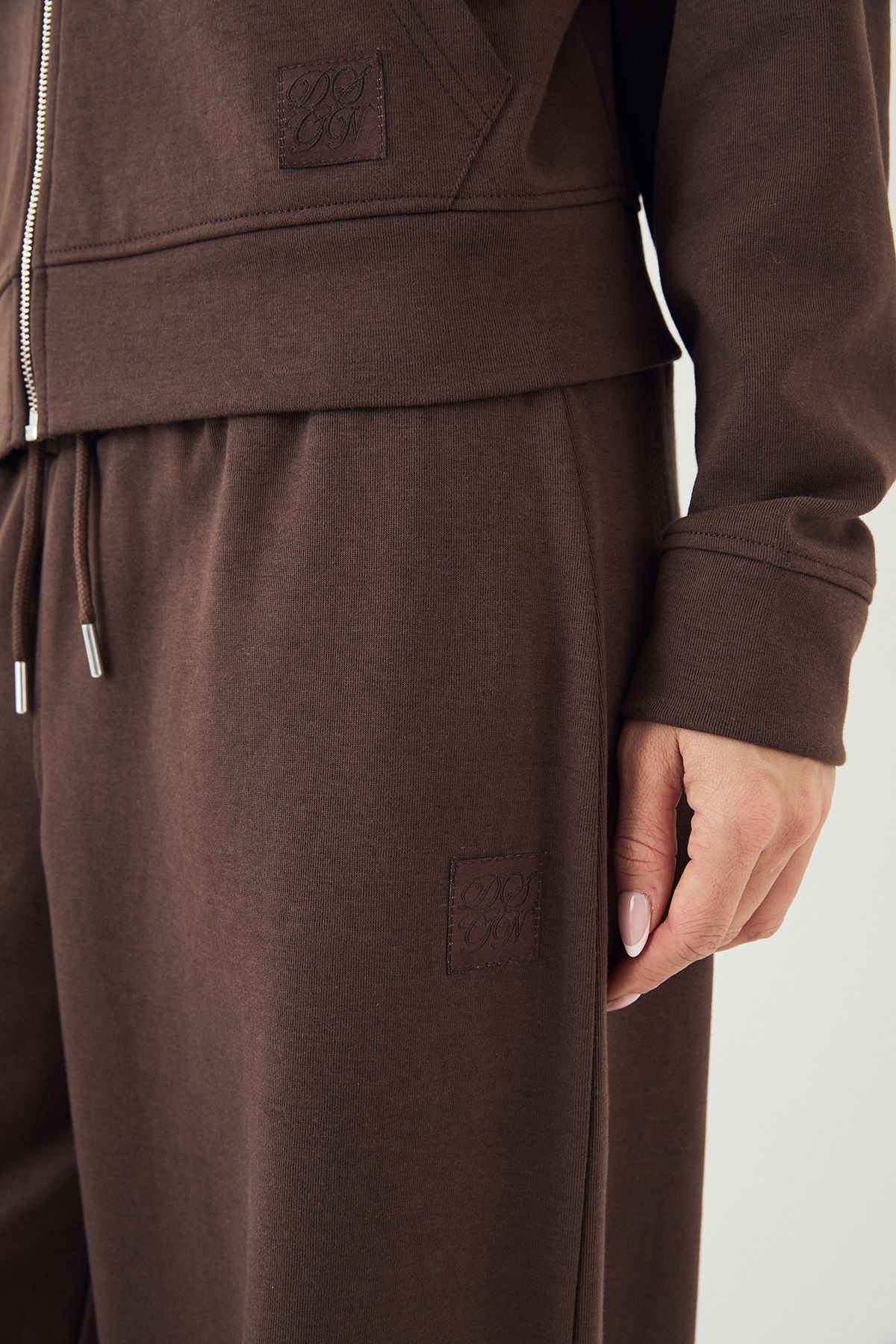 DSGN Studio DSGN Studio Deep Waistband Wide Leg Jogger Dark Chocolate image 4