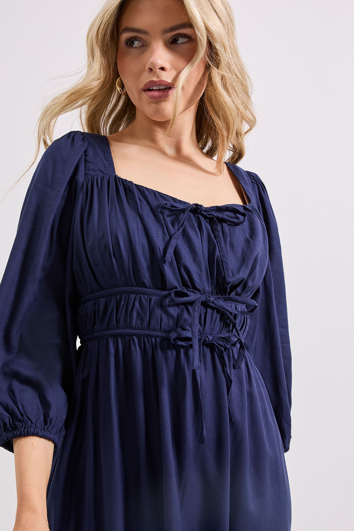 Dorothy Perkins Shirred Bodice Tie Detail Sweetheart Midi Dress Navy image 4