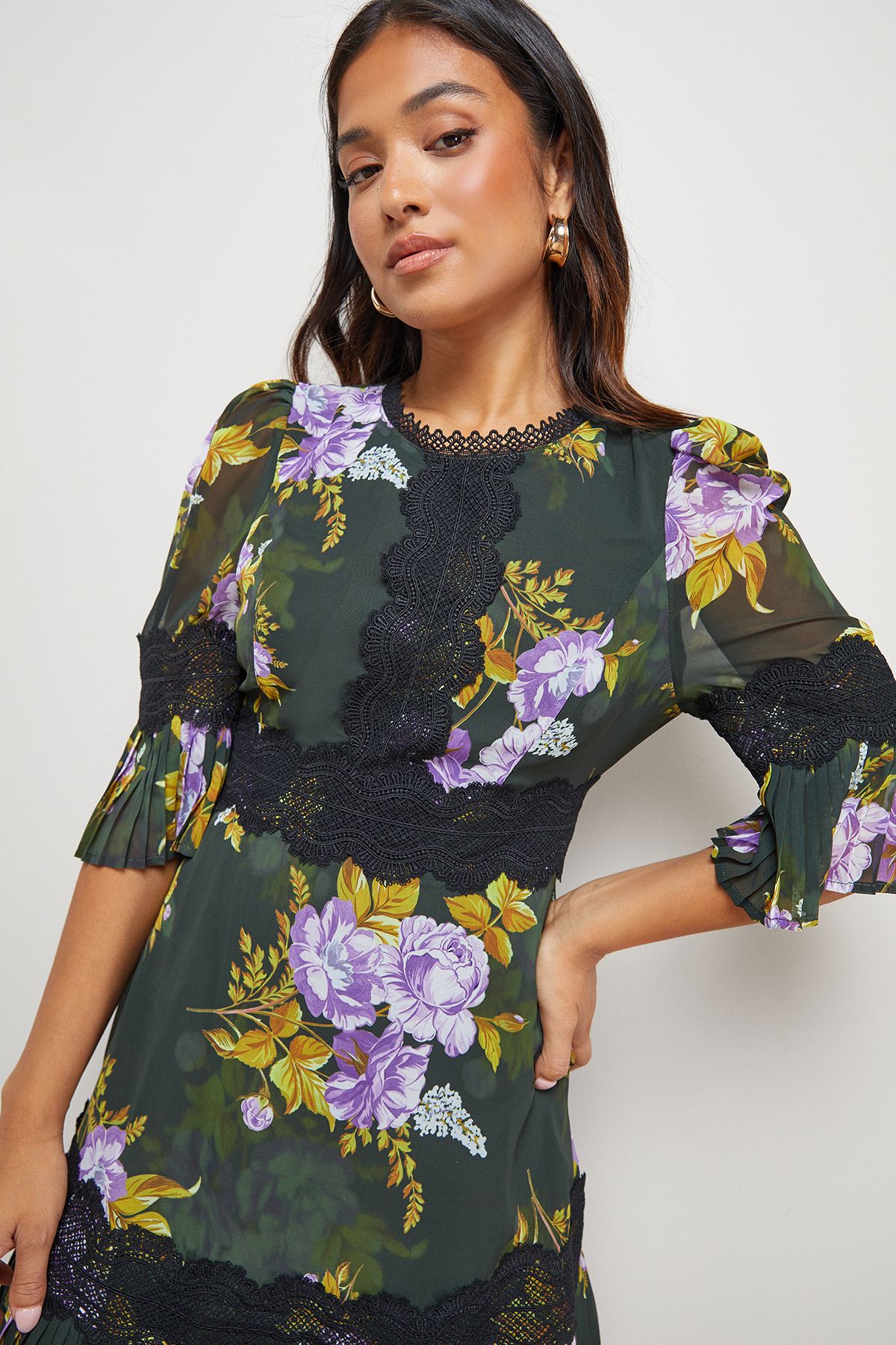 Oasis Petite Printed Lace Trim Pleated Mini Dress Floral image 2