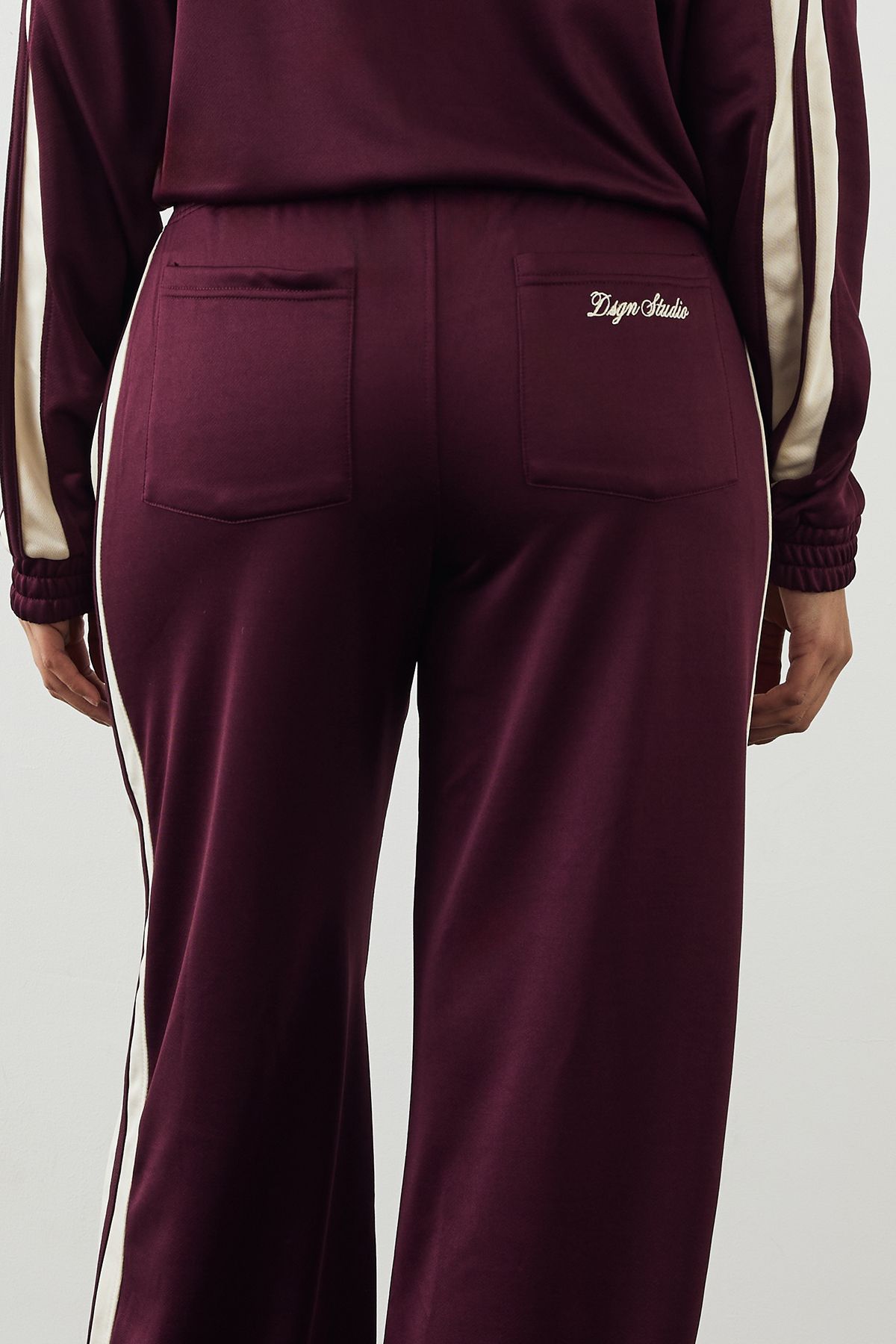 DSGN Studio DSGN Studio Tricot Straight Leg Jogger Burgundy image 4