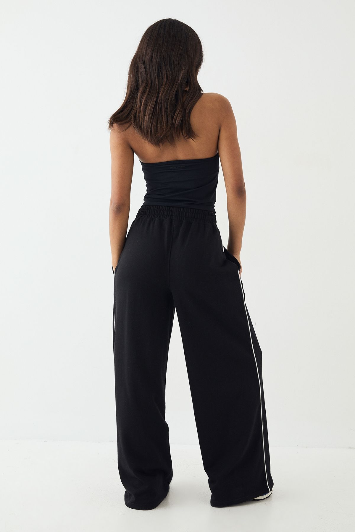 DSGN Studio DSGN Studio Piping Detail Mid Rise Wide Leg Jogger Black image 2