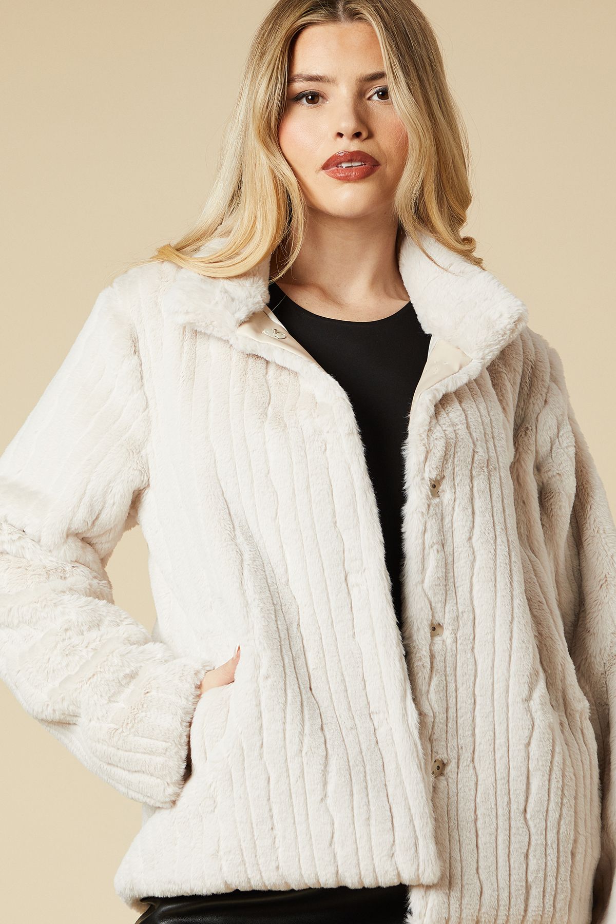 Dorothy Perkins Short Faux Fur Coat Neutral image 4