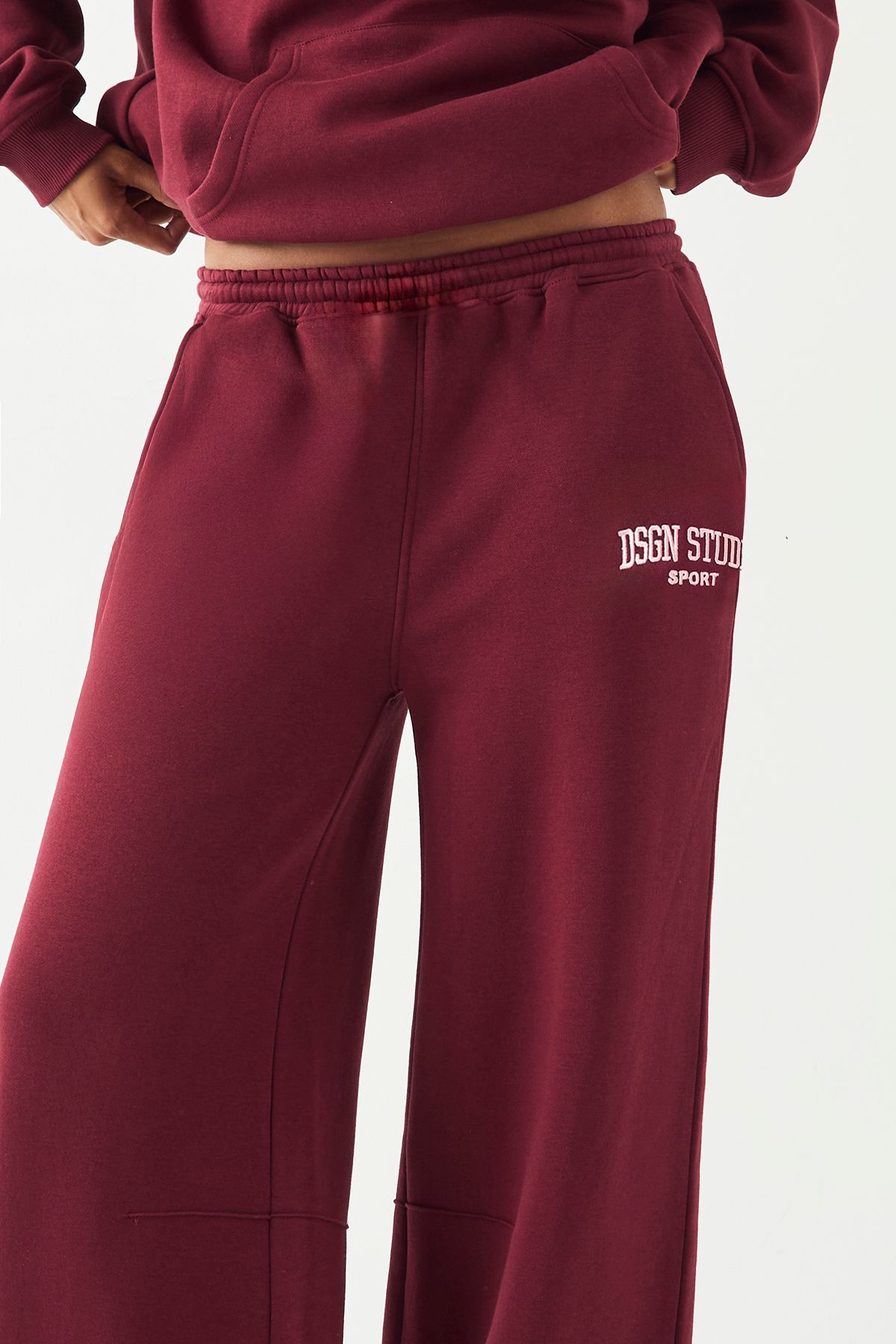 DSGN Studio DSGN Studio Sport Straight Leg Jogger Burgundy image 4