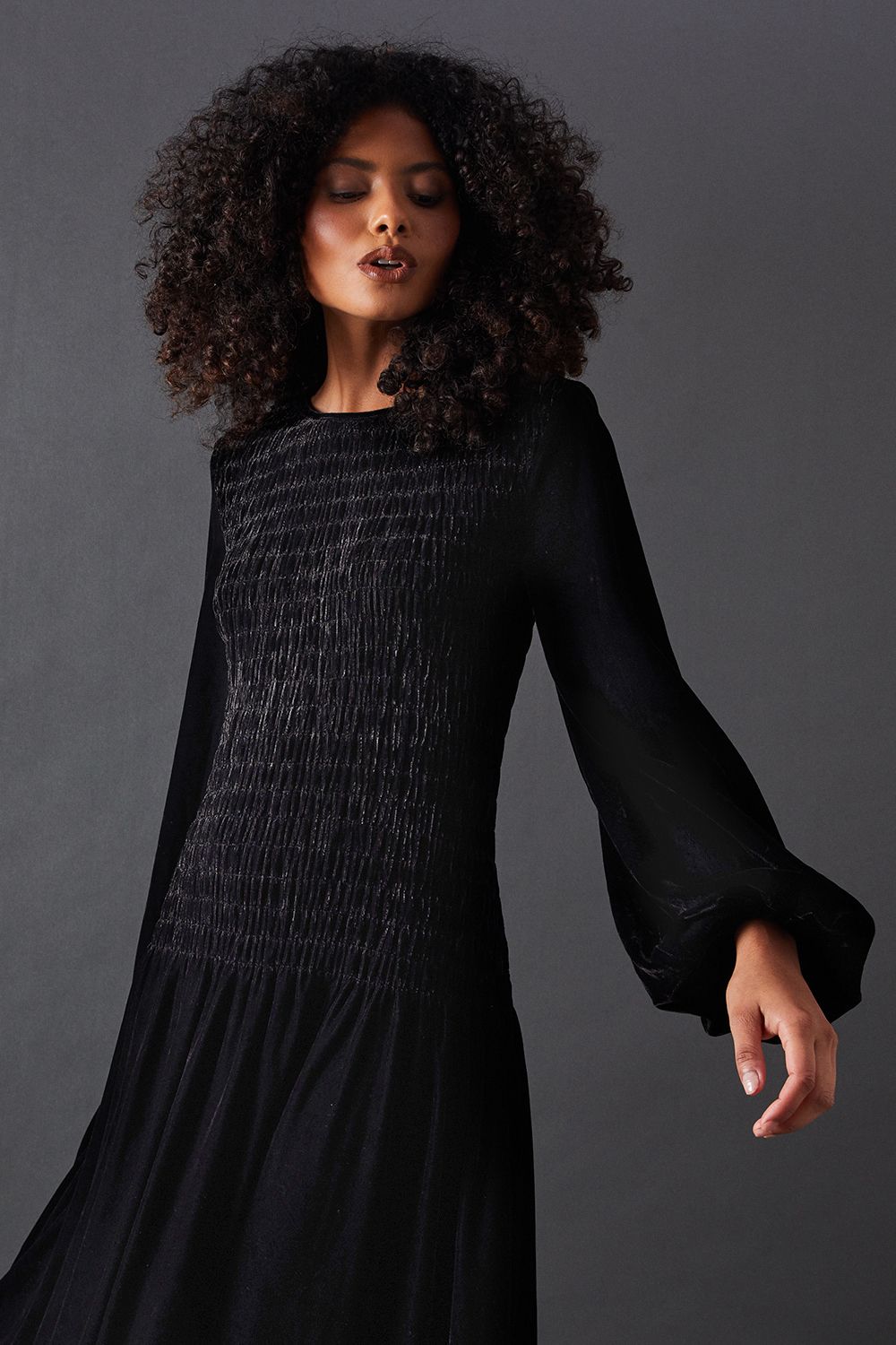 Warehouse Velvet Ruched Body Puff Sleeve Midi Dress Black image 4