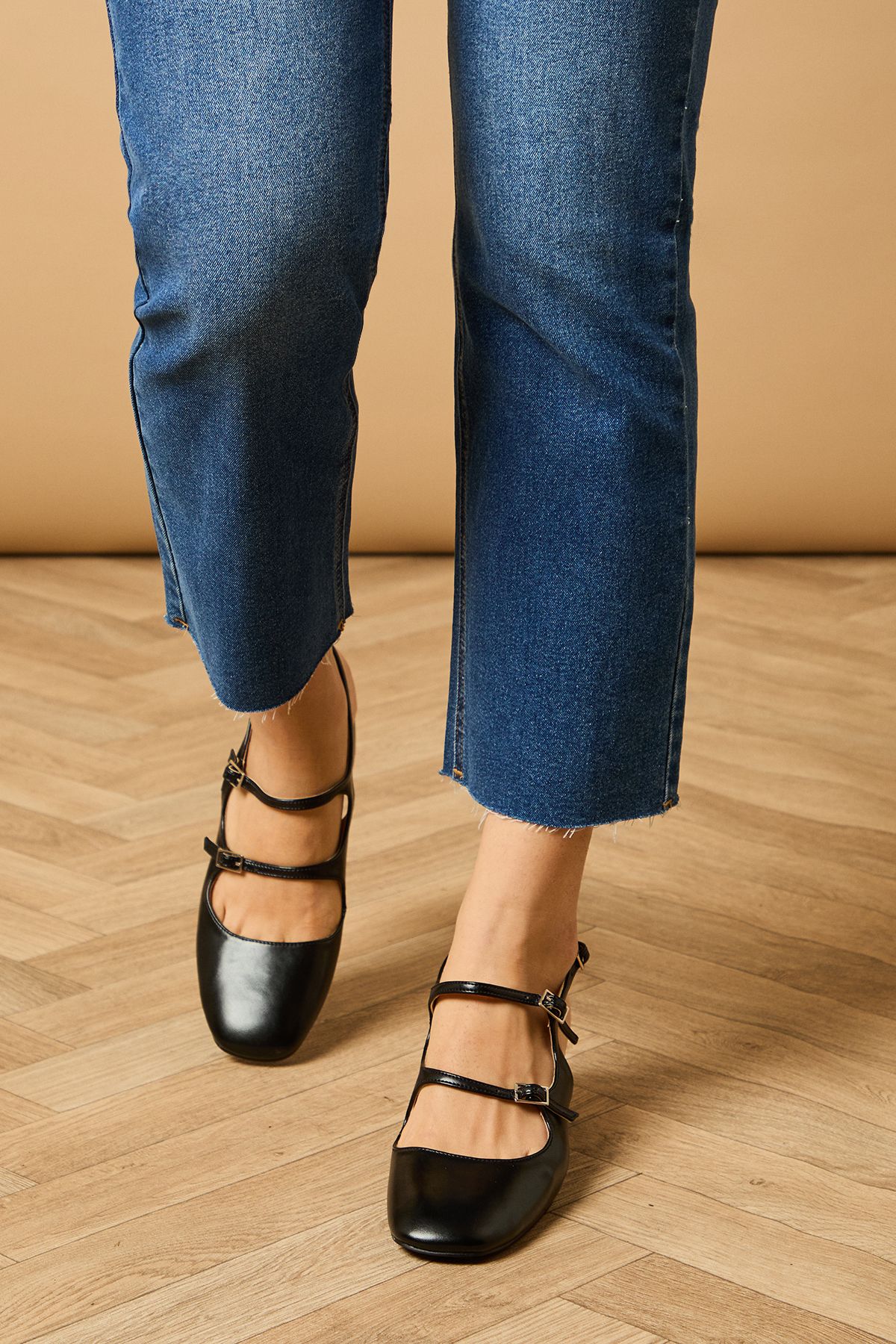 Oasis Imorina Faux Leather Double Mary Jane Slingback Medium Block Heeled Shoes Black image 3