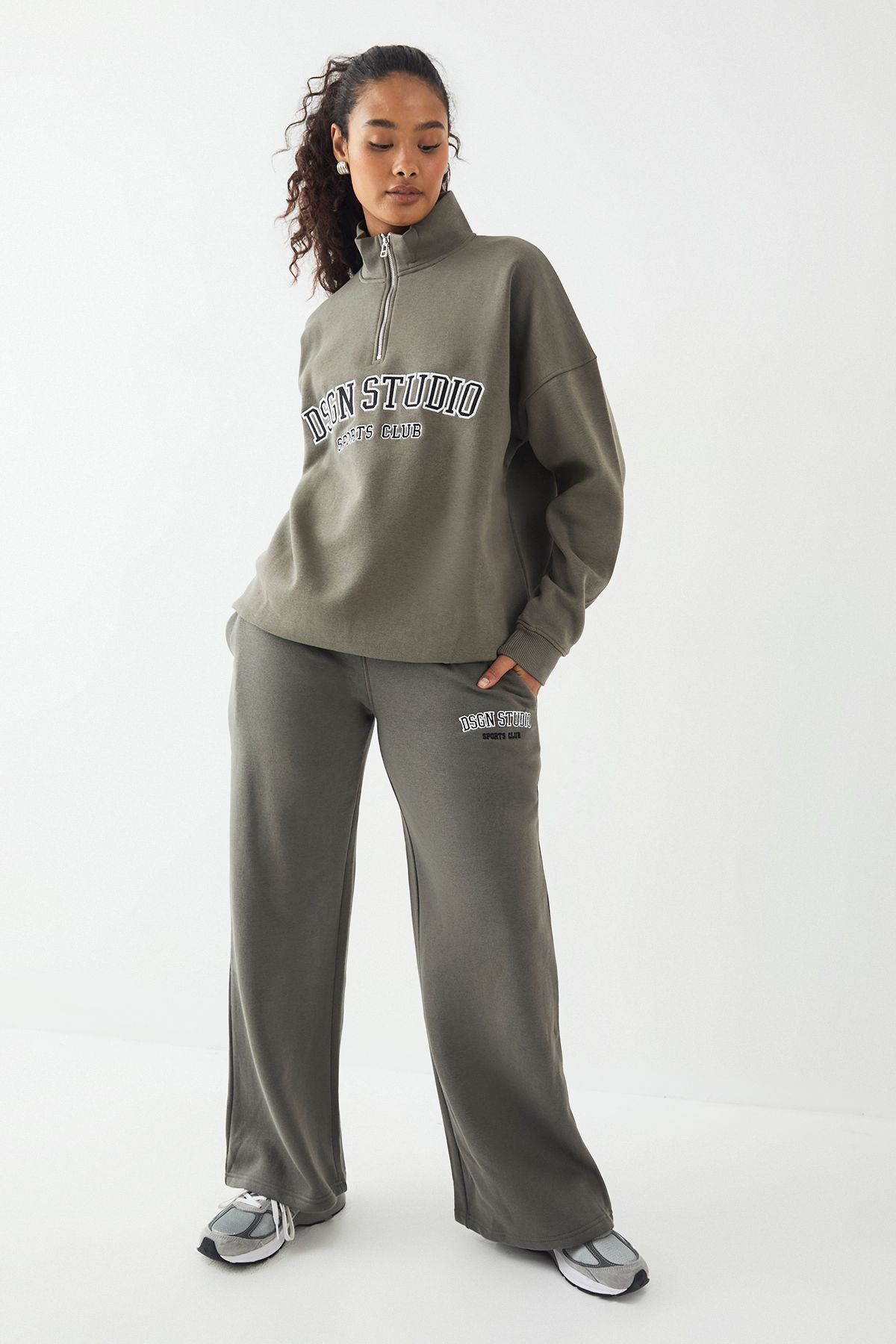 DSGN Studio DSGN Studio Applique Straight Leg Jogger Khaki image 3