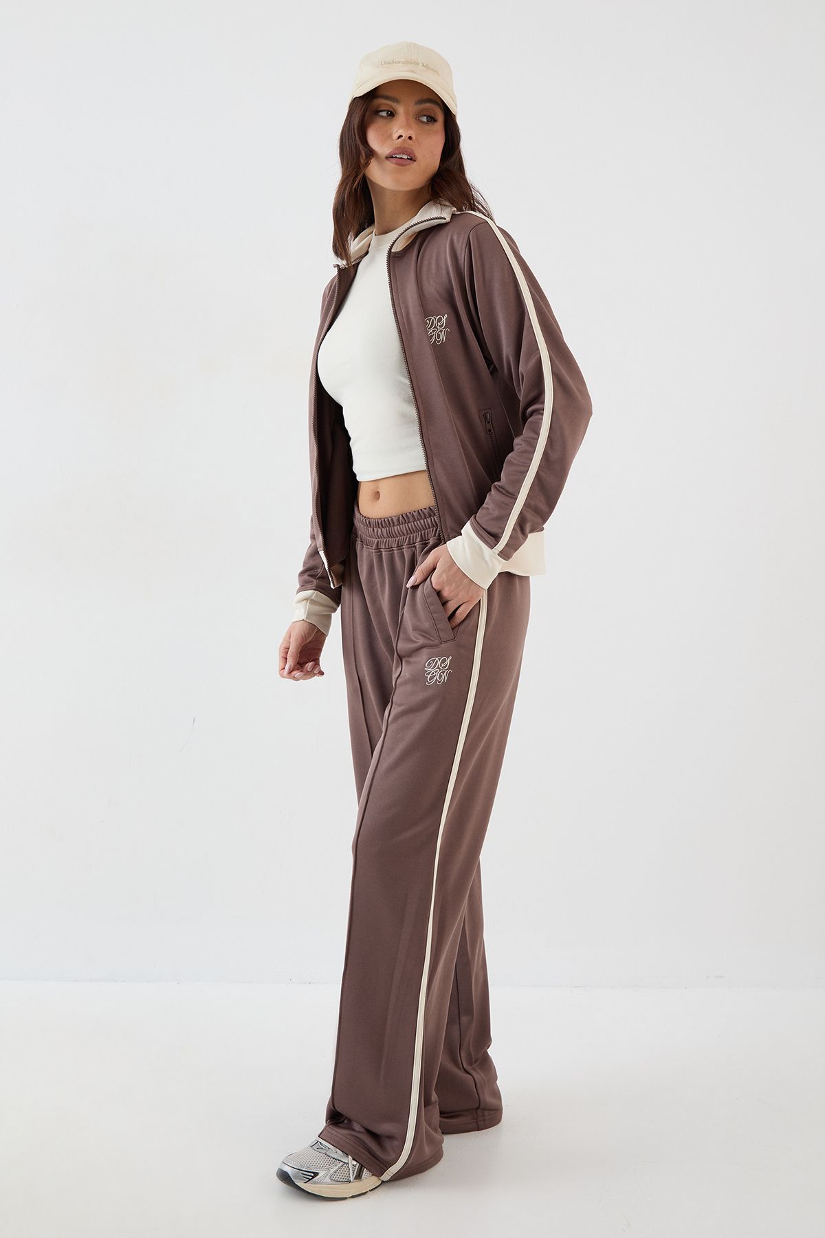 DSGN Studio DSGN Studio Tricot Contrast Straight Leg Jogger Taupe image 1