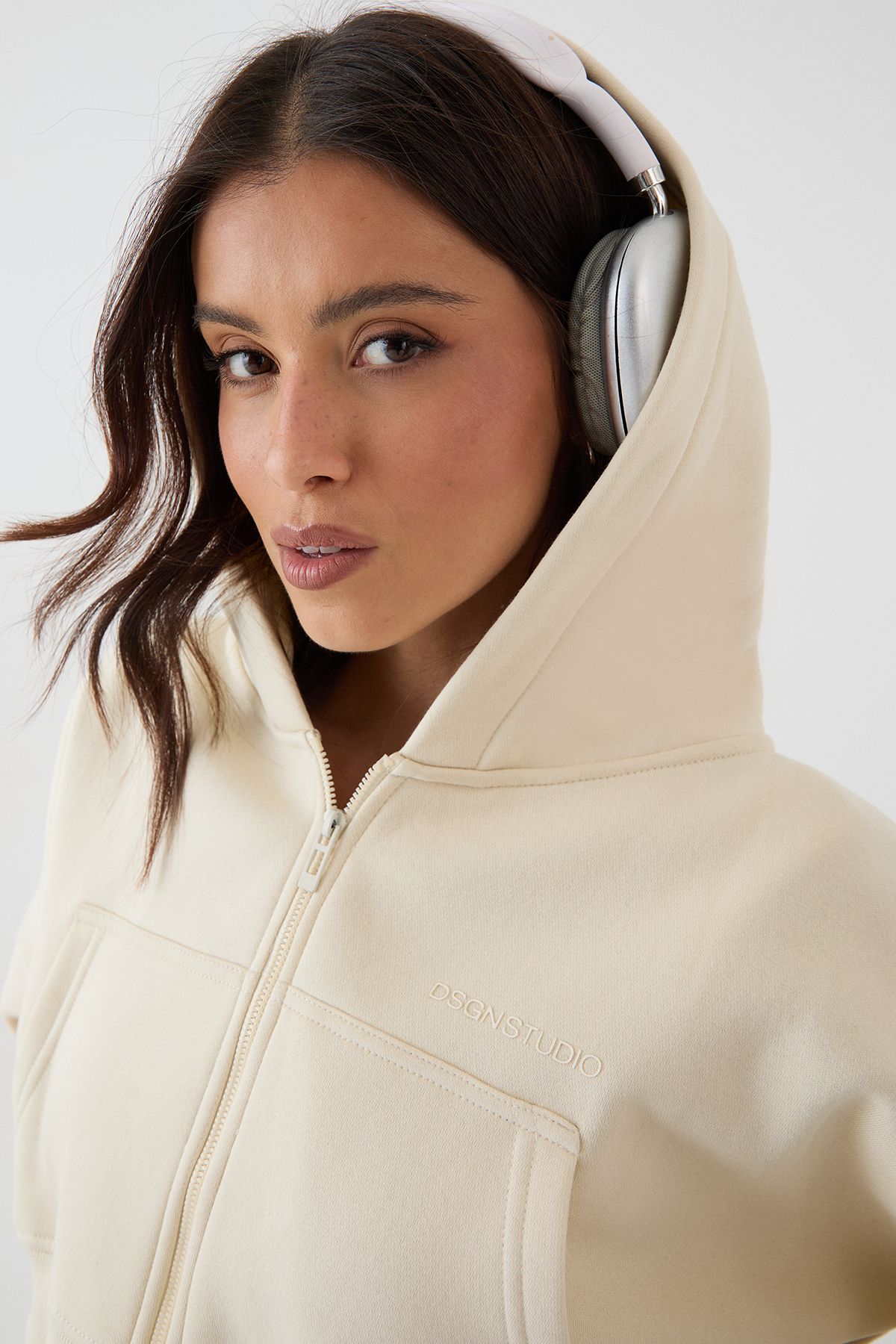 DSGN Studio DSGN Studio Boxy Crop Zip Through Hoodie Cream image 4