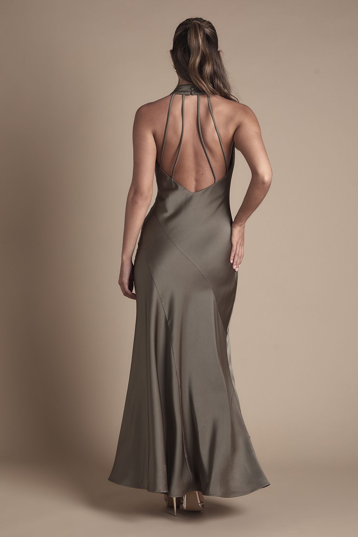 Oasis Oasis Cowl Halterneck Satin Maxi Bridesmaid Dress Olive image 4