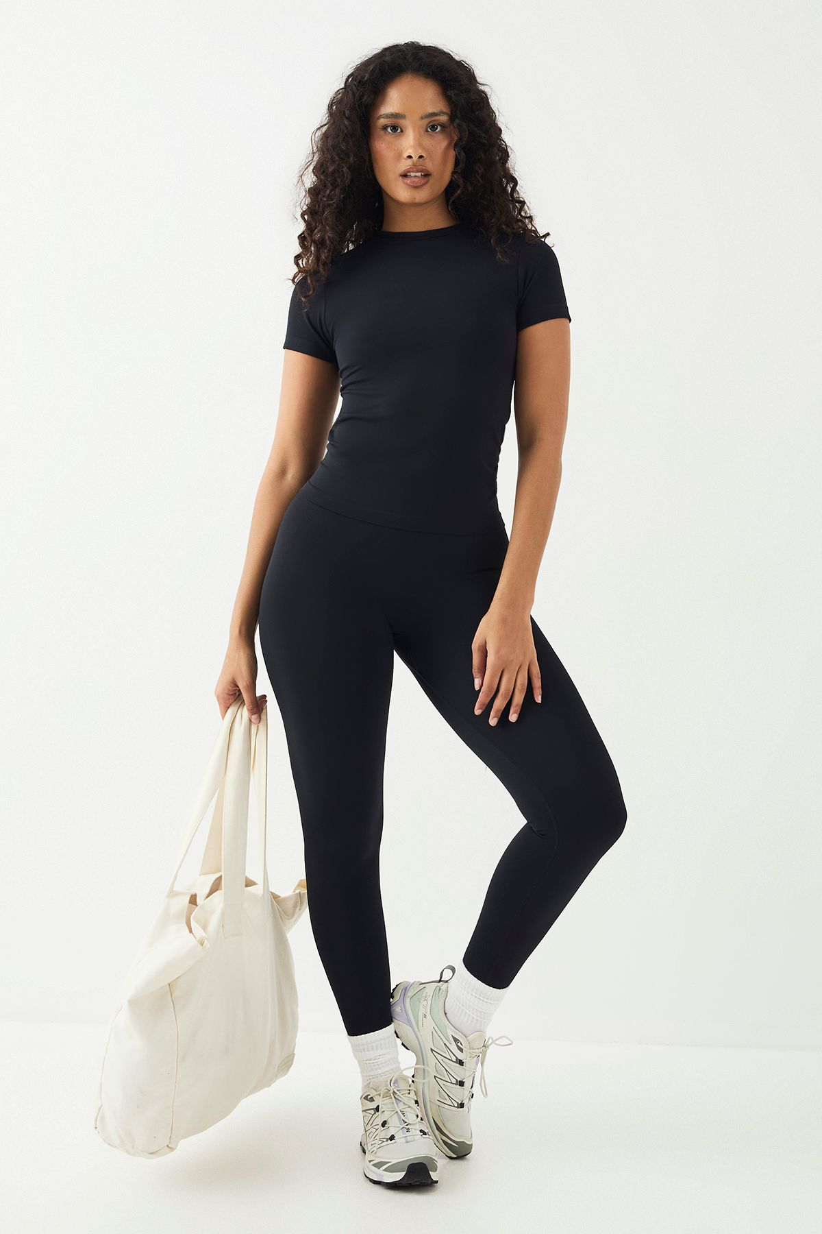 DSGN Studio DSGN Studio Sport Ultra Contour Seamless Fitted Short Sleeve Top Black image 3