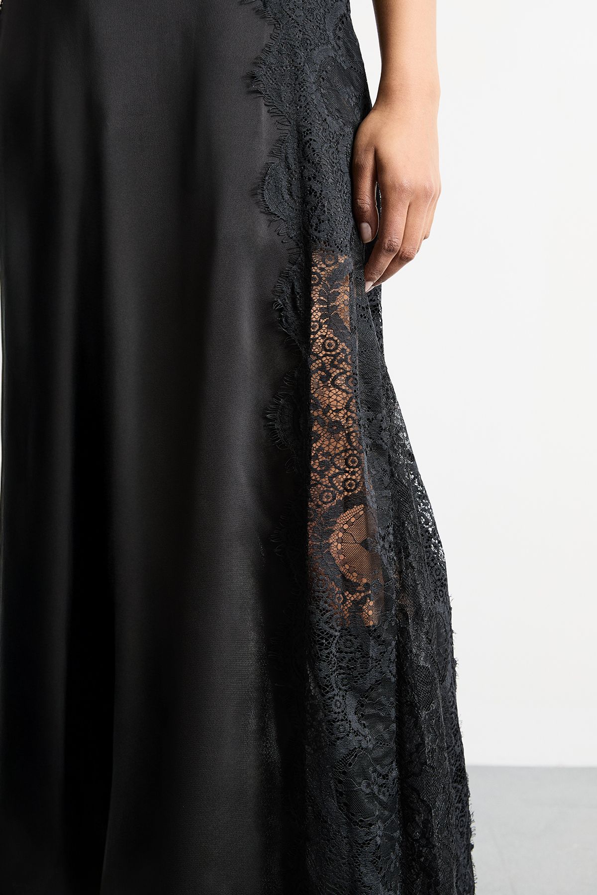 RUNWAY 1.8.1.8 Runway 1.8.1.8 Delicate Lace Detail Satin Maxi Skirt Black image 4