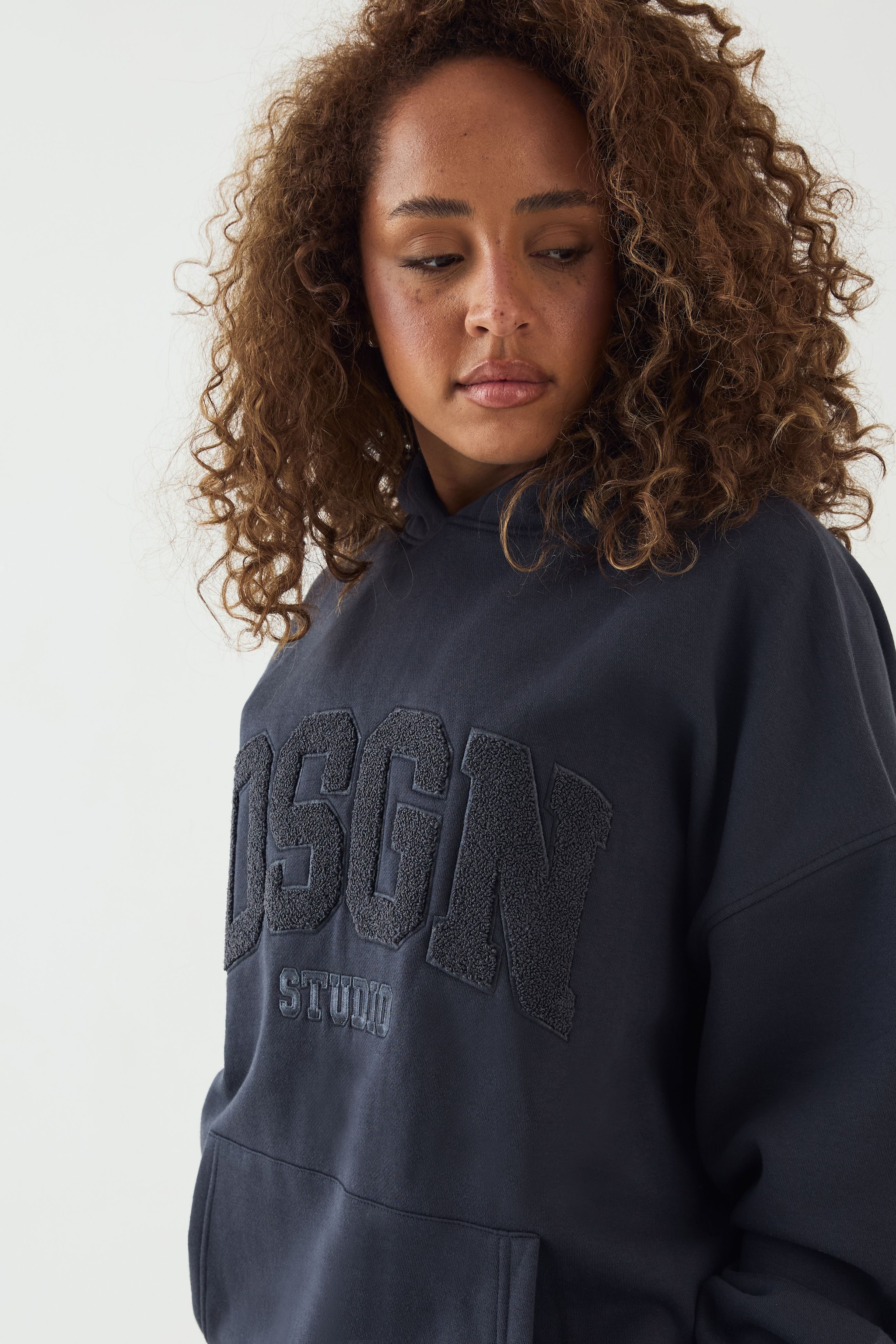 DSGN Studio DSGN Studio Towelling Applique Oversized Hoodie Midnight image 3
