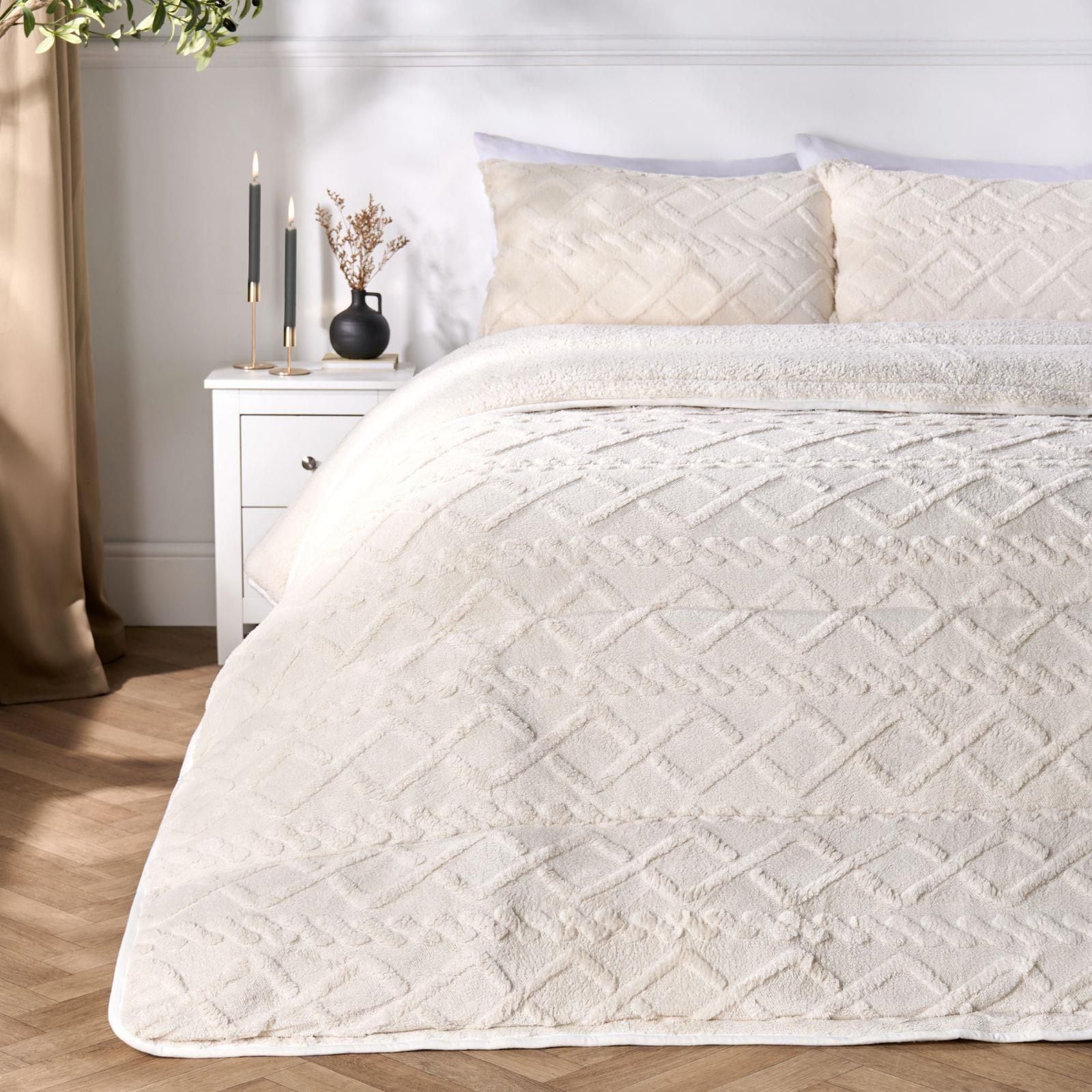 OHS Cable Knit Teddy Fleece 10.5 Tog Coverless Duvet with Pillowcases image 1