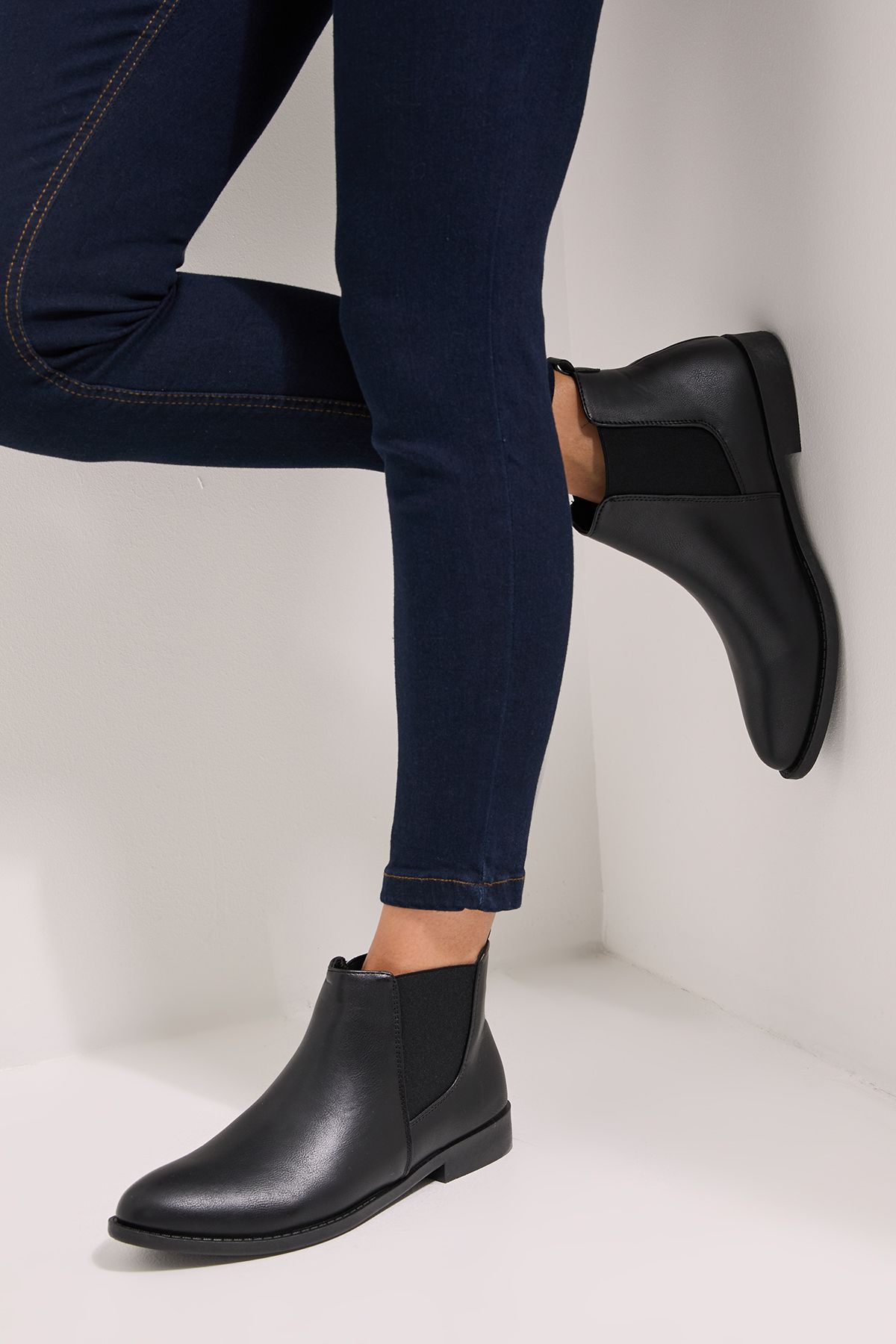 Dorothy Perkins Wide Fit Megs Flat Chelsea Boots Black