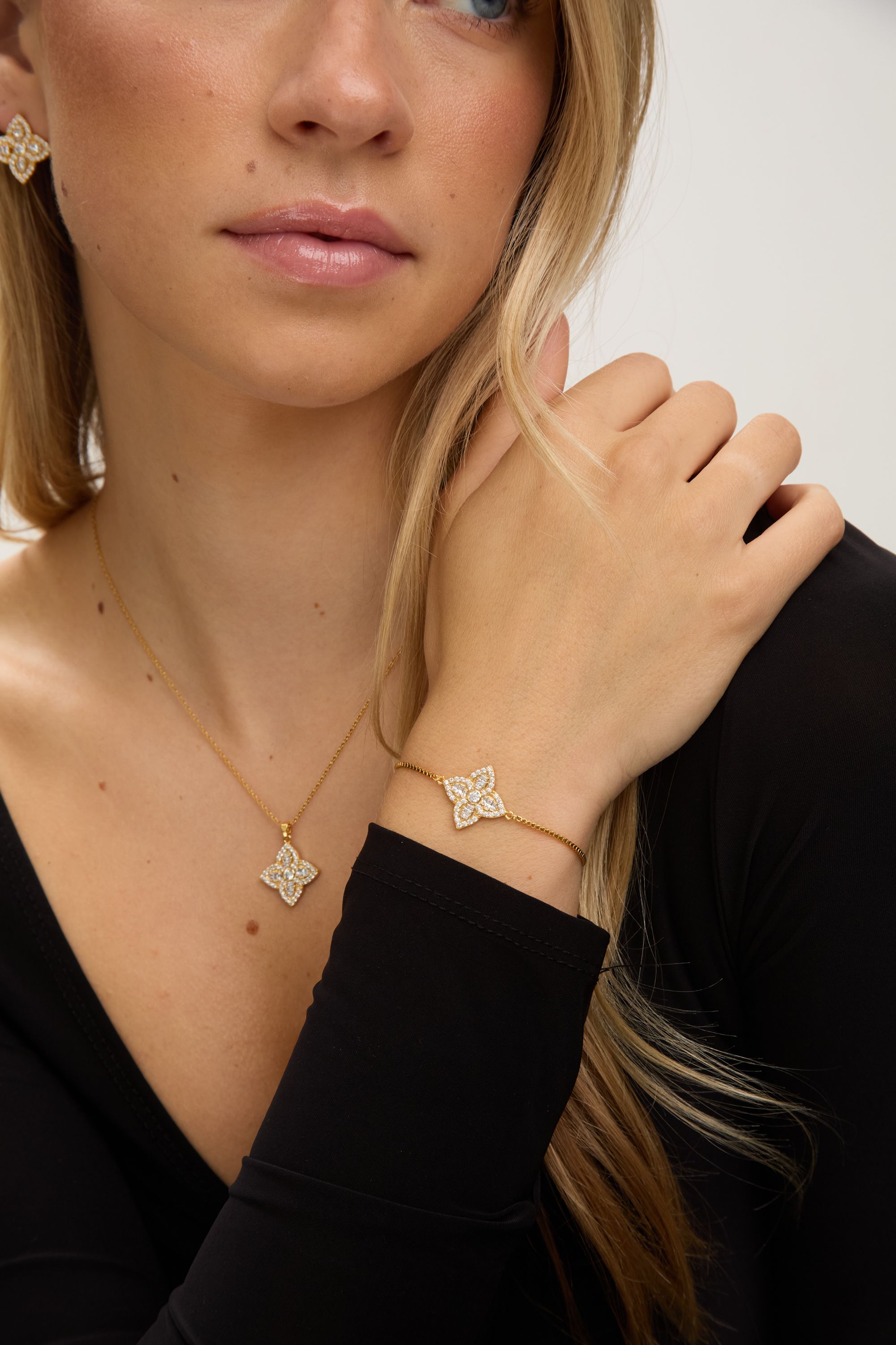 Jon Richard 18K Gold Plated and Crystal Clover Bracelet image 2