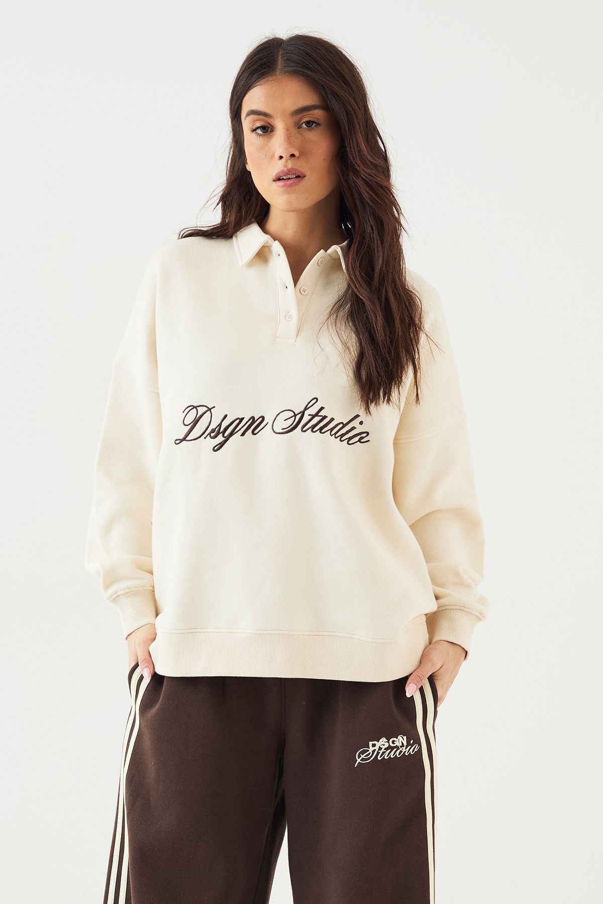 DSGN Studio DSGN Studio Script Rugby Collared Sweatshirt Cream image 3