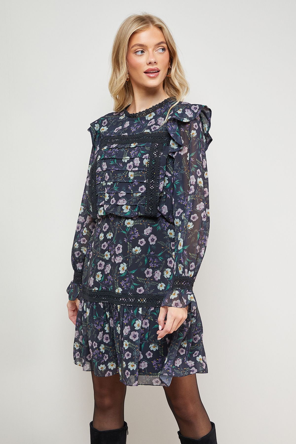 Oasis Printed Lace Trim Pleat Detail Mini Dress Black image 2