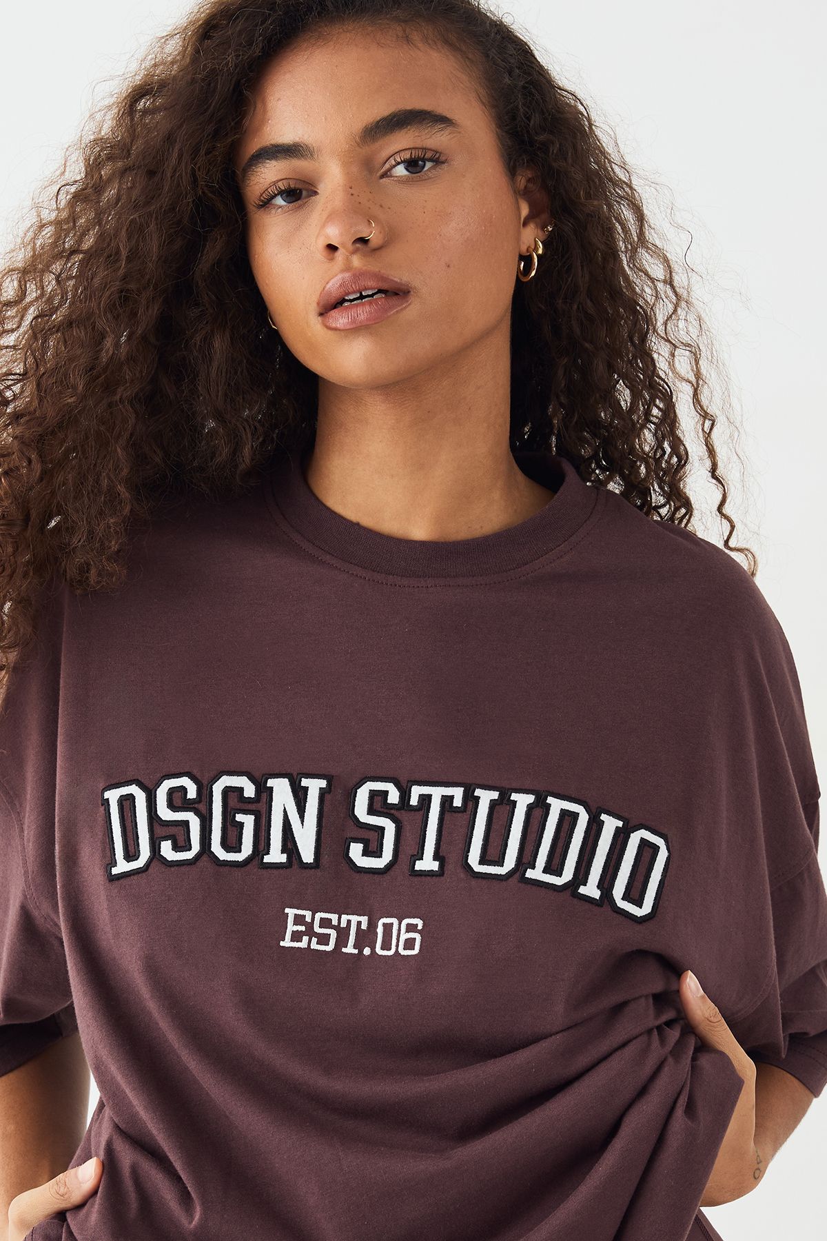 DSGN Studio DSGN Studio Applique Oversized T-shirt Chocolate image 4
