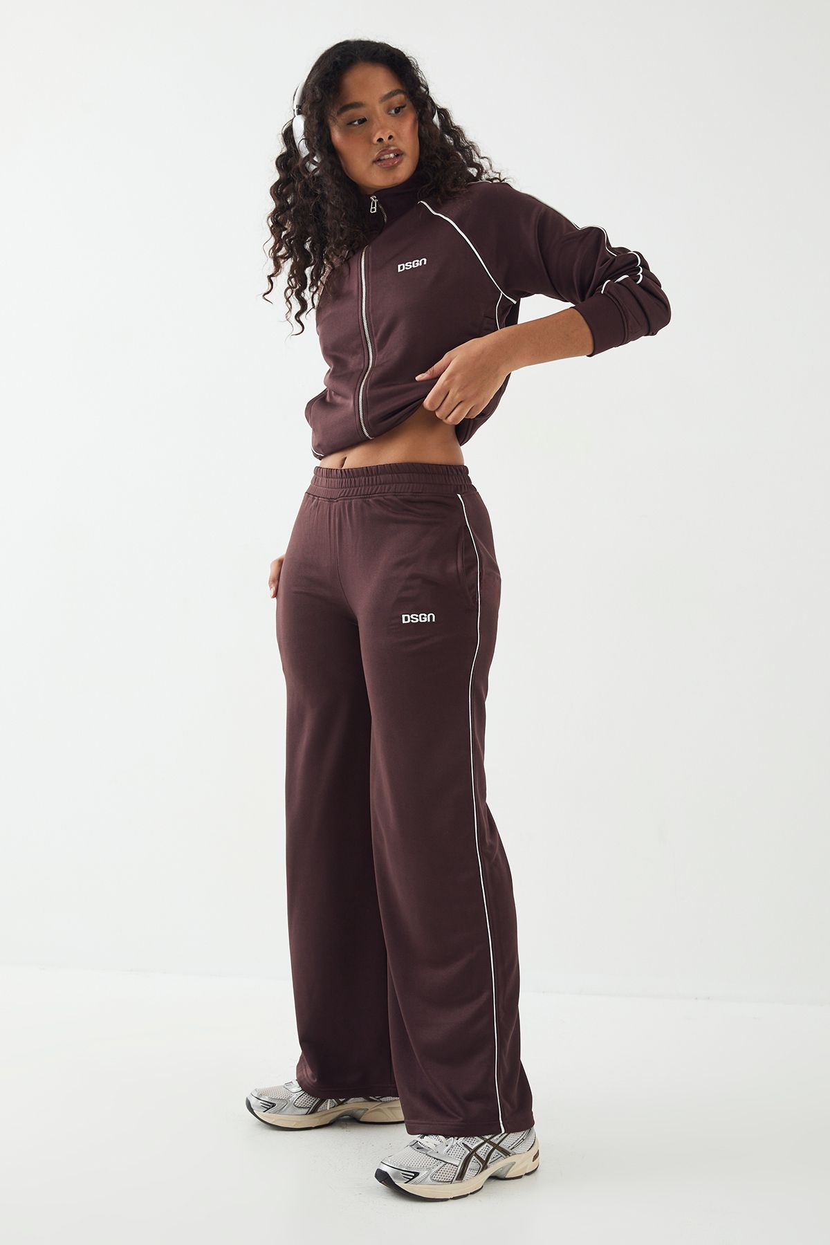 DSGN Studio DSGN Studio Tricot Piping Detail Straight Leg Jogger Chocolate image 1