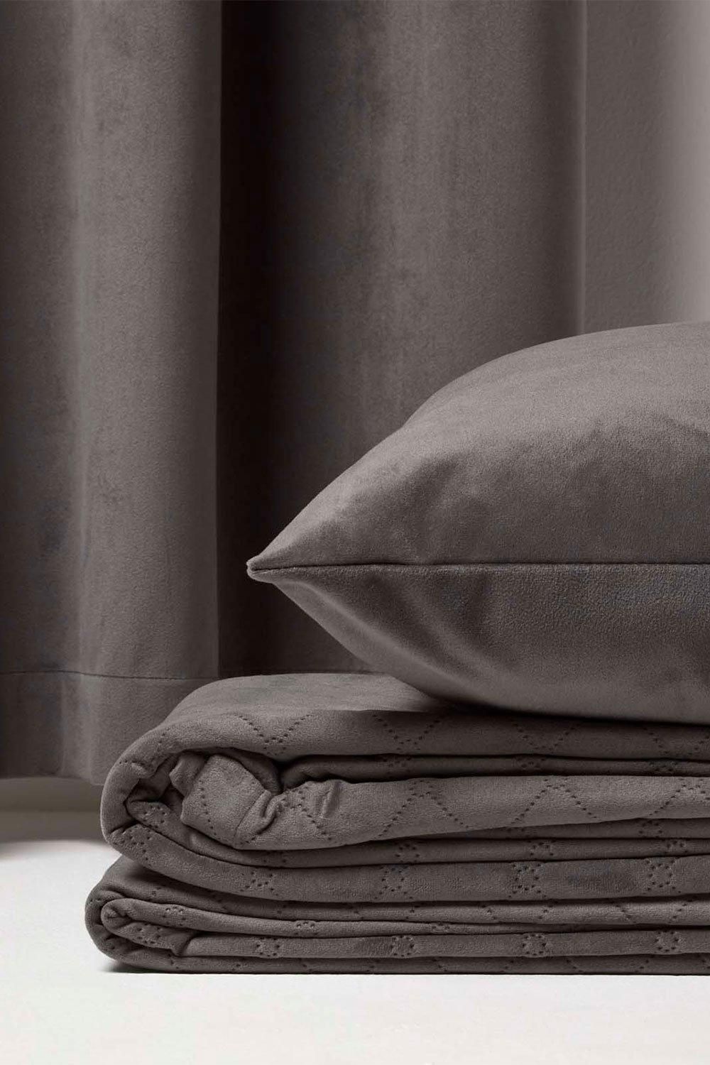 Homescapes Diamond Quilted Velvet Throw image 6