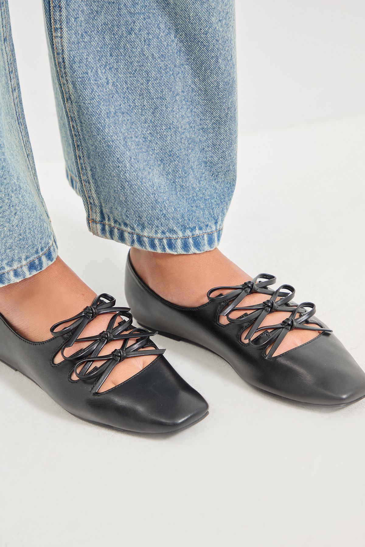 Oasis Darielle Faux Leather Multi Bow Ballet Pumps Black image 4