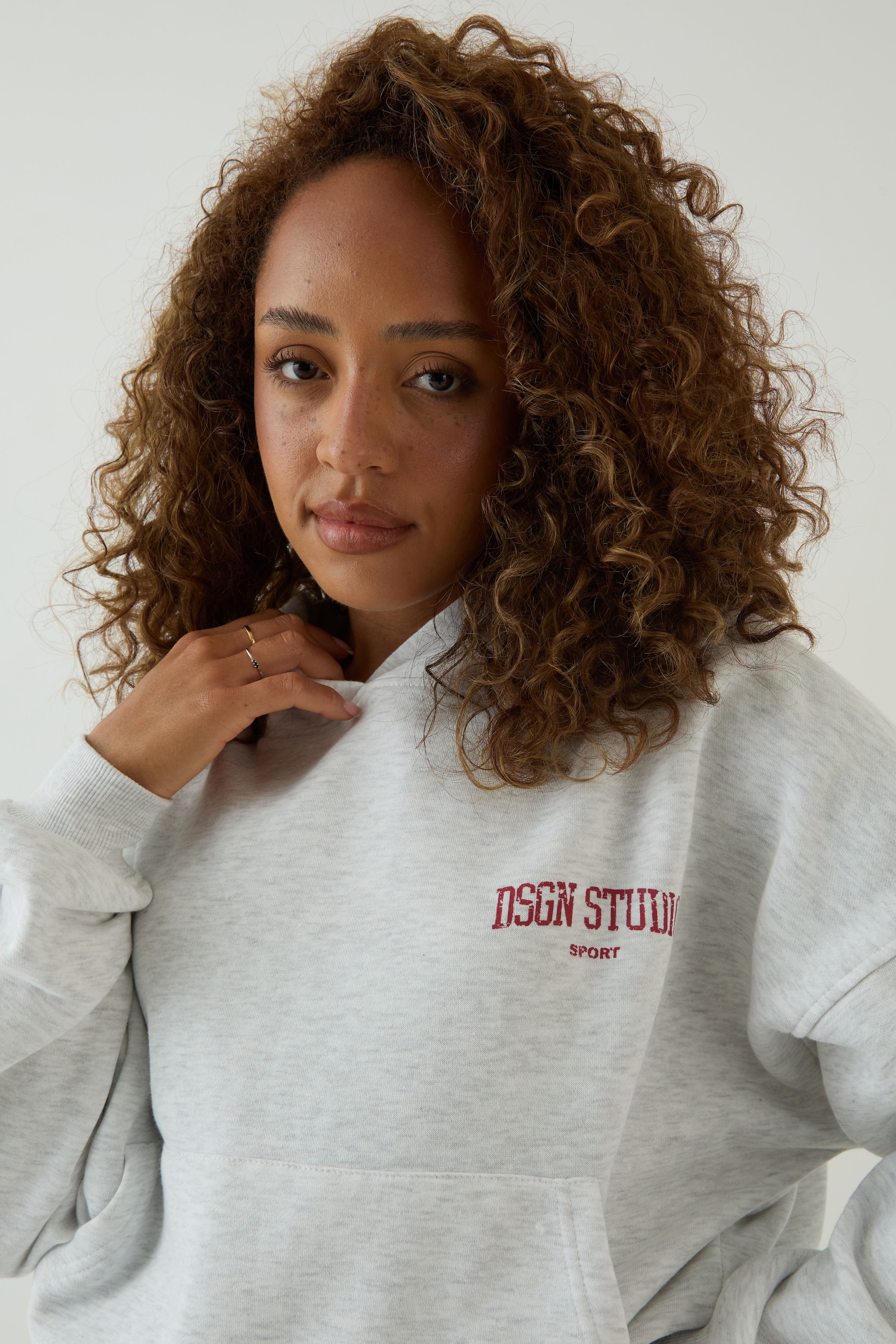 DSGN Studio DSGN Studio Collegiate Printed Boxy Hoodie Ash Grey image 4