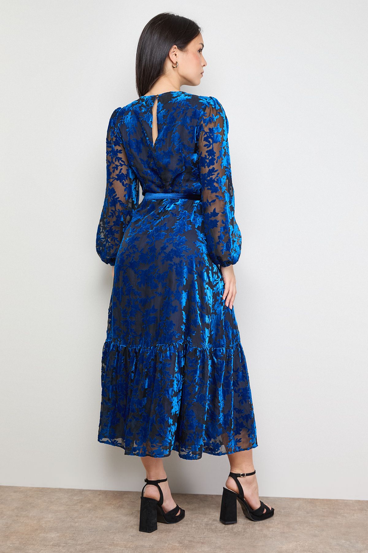 Oasis Petite Velvet Contrast Belted Maxi Dress Blue image 3