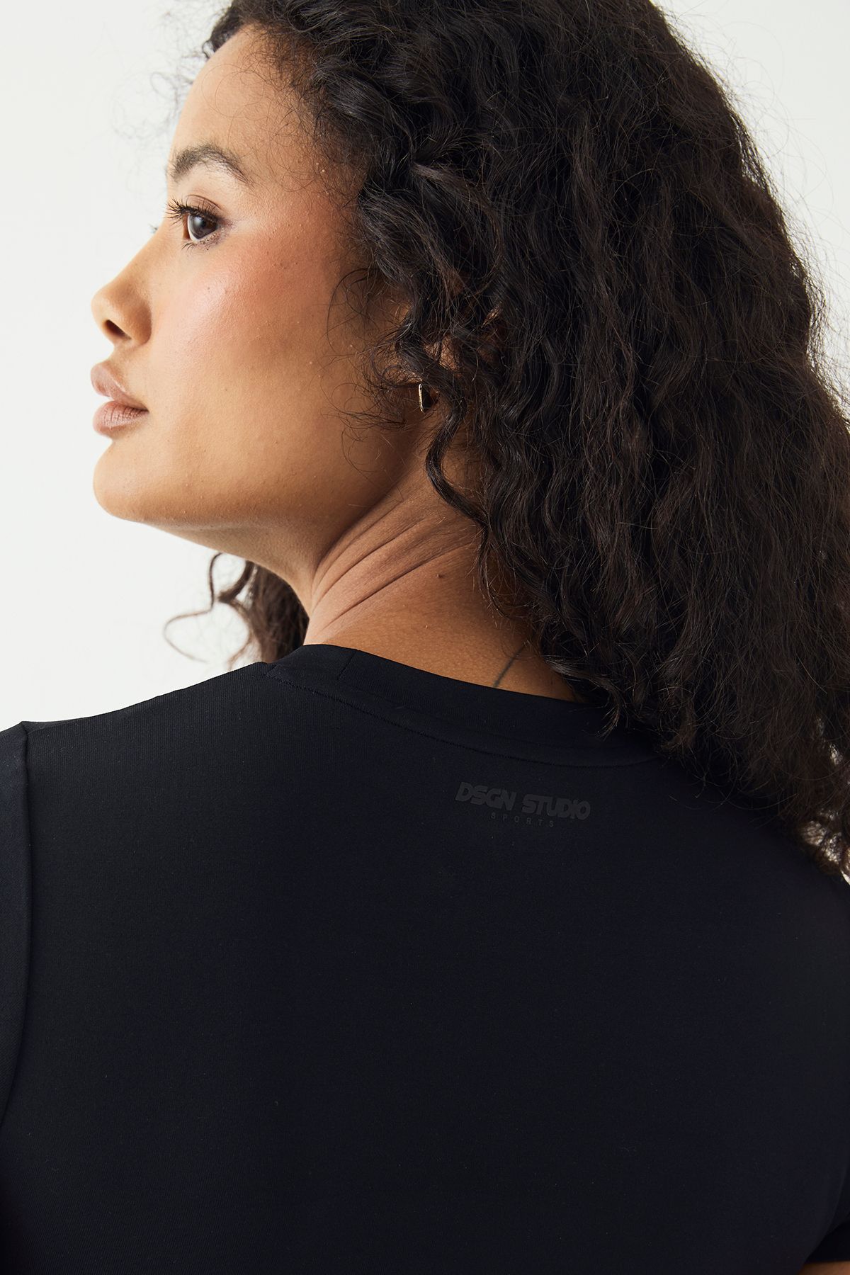 DSGN Studio DSGN Studio Sport Ultra Contour Seamless Fitted Short Sleeve Top Black image 4