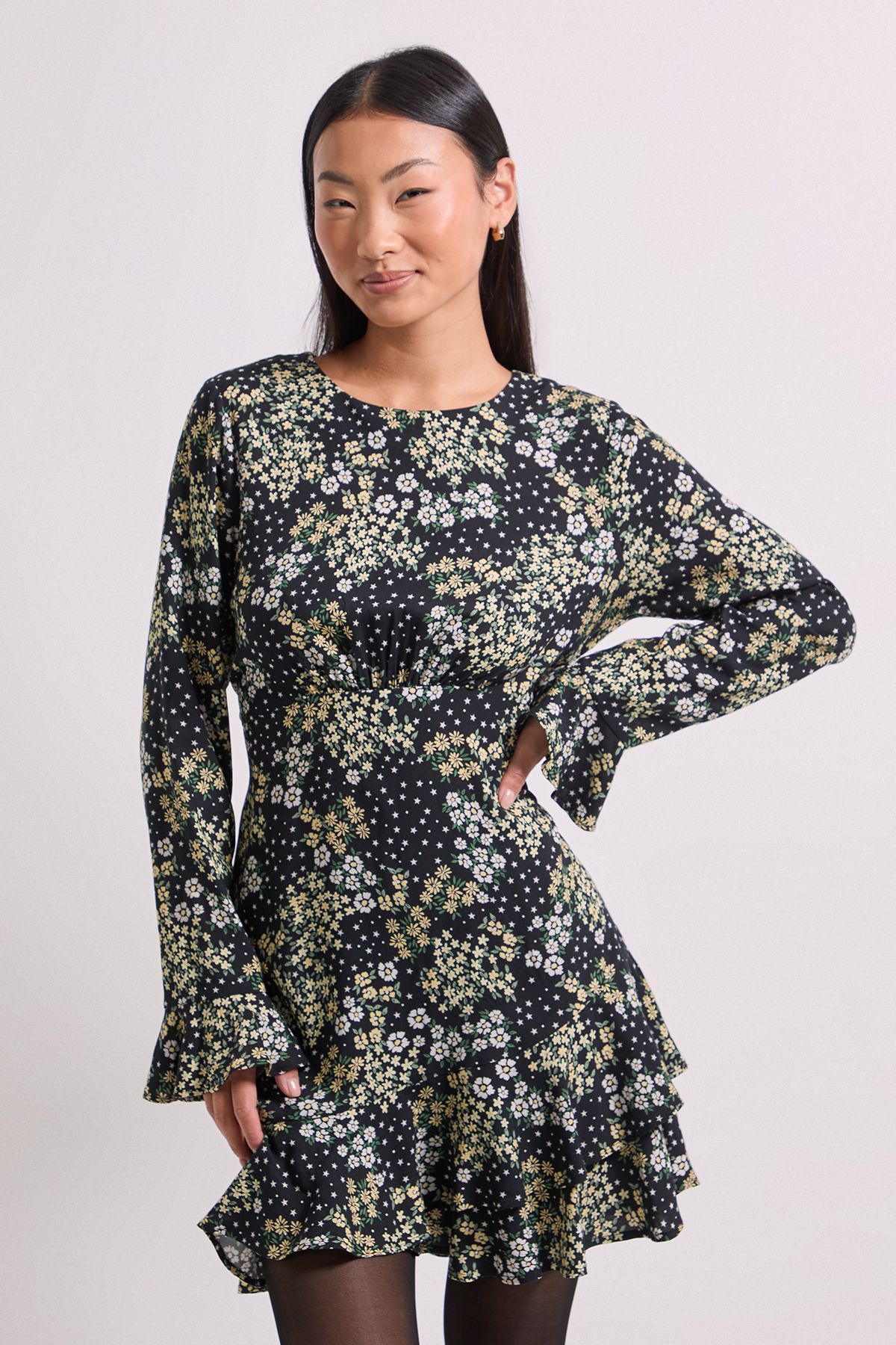 Dorothy Perkins Petite Black Floral Sleeve Frill Detail Printed Mini Dress Black image 2