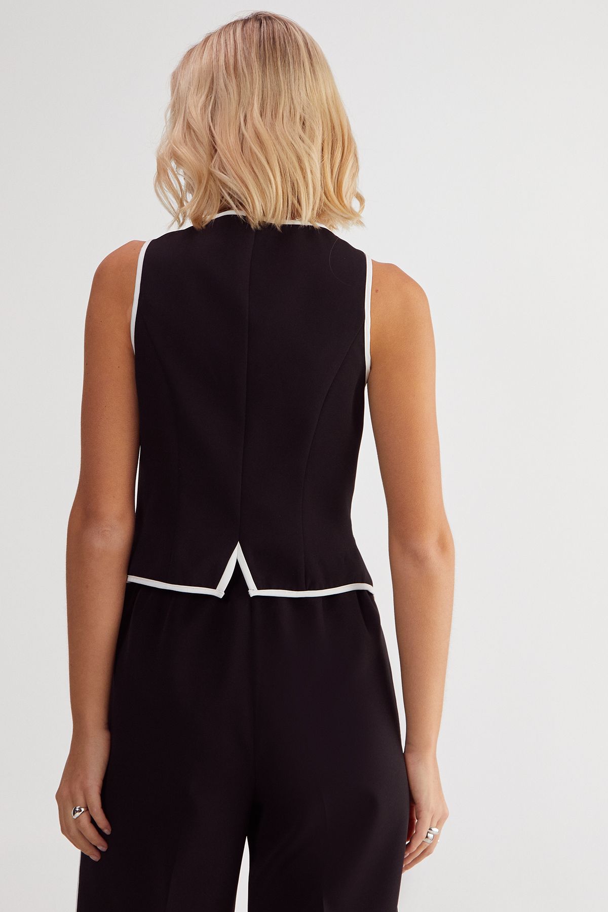 NastyGal Tailored Contrast Piped Vest Mono image 3