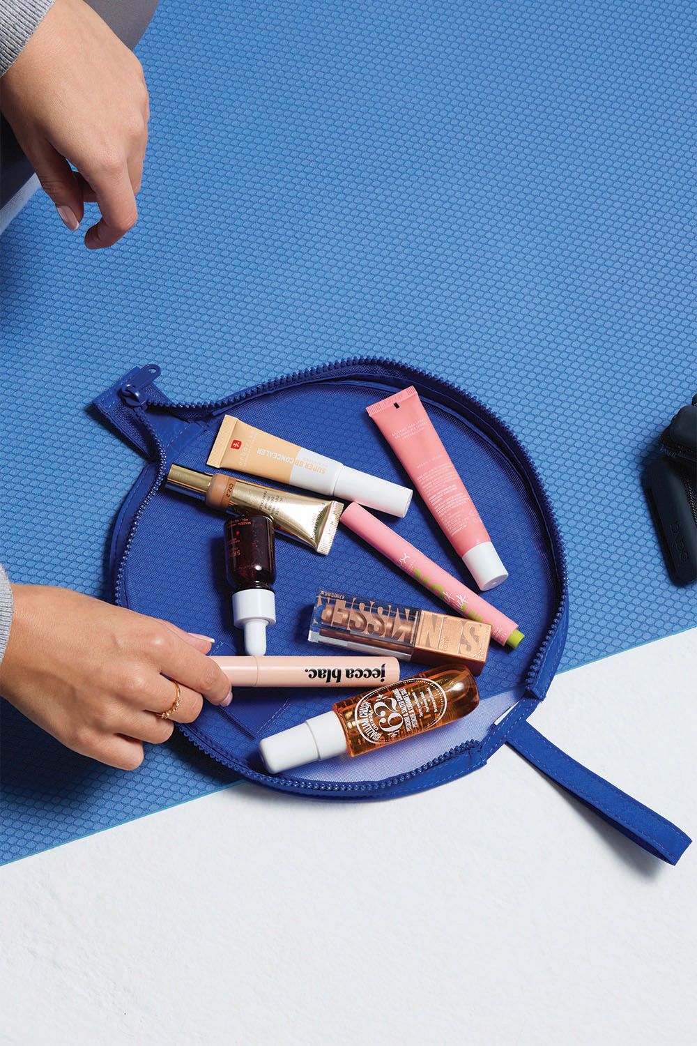 The Flat Lay Co Mesh Lunar Flat Lay Makeup Pouch - Cobalt Blue Multi image 6