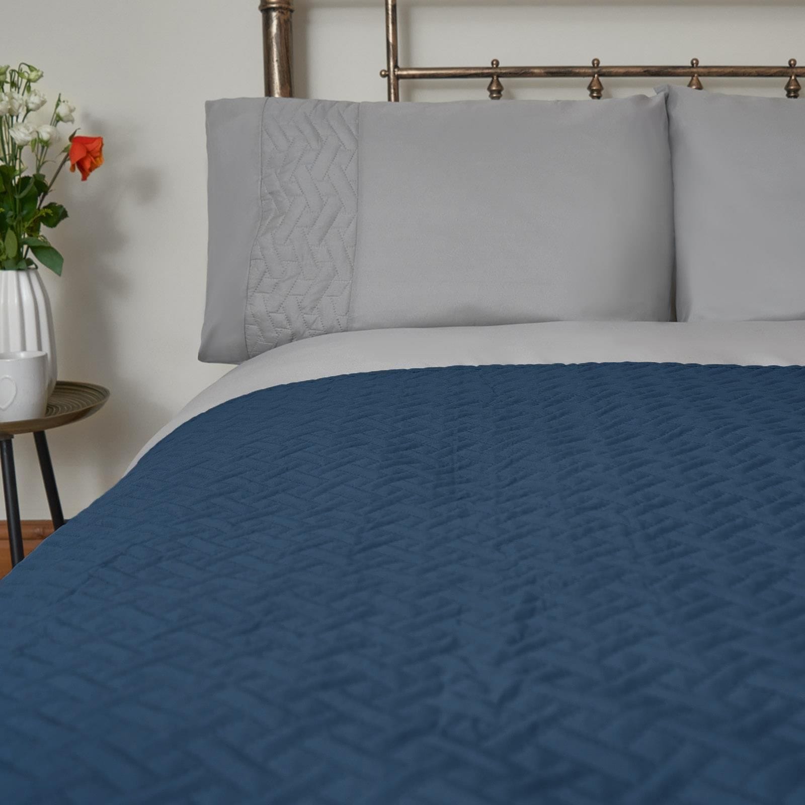 OHS Geo Pinsonic Throw Blanket Quilted Bedspread image 4