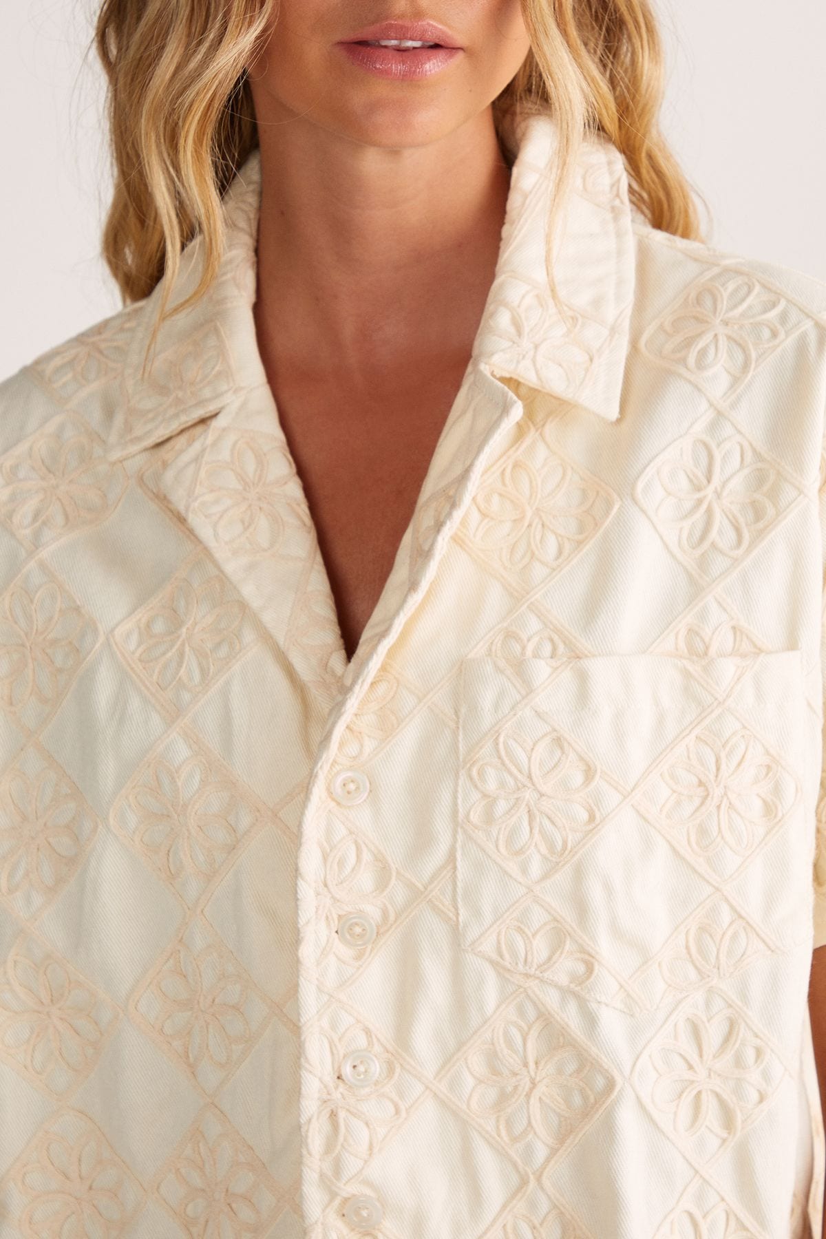 NastyGal Embroidered Flower Short Sleeve Denim Shirt Ecru image 4