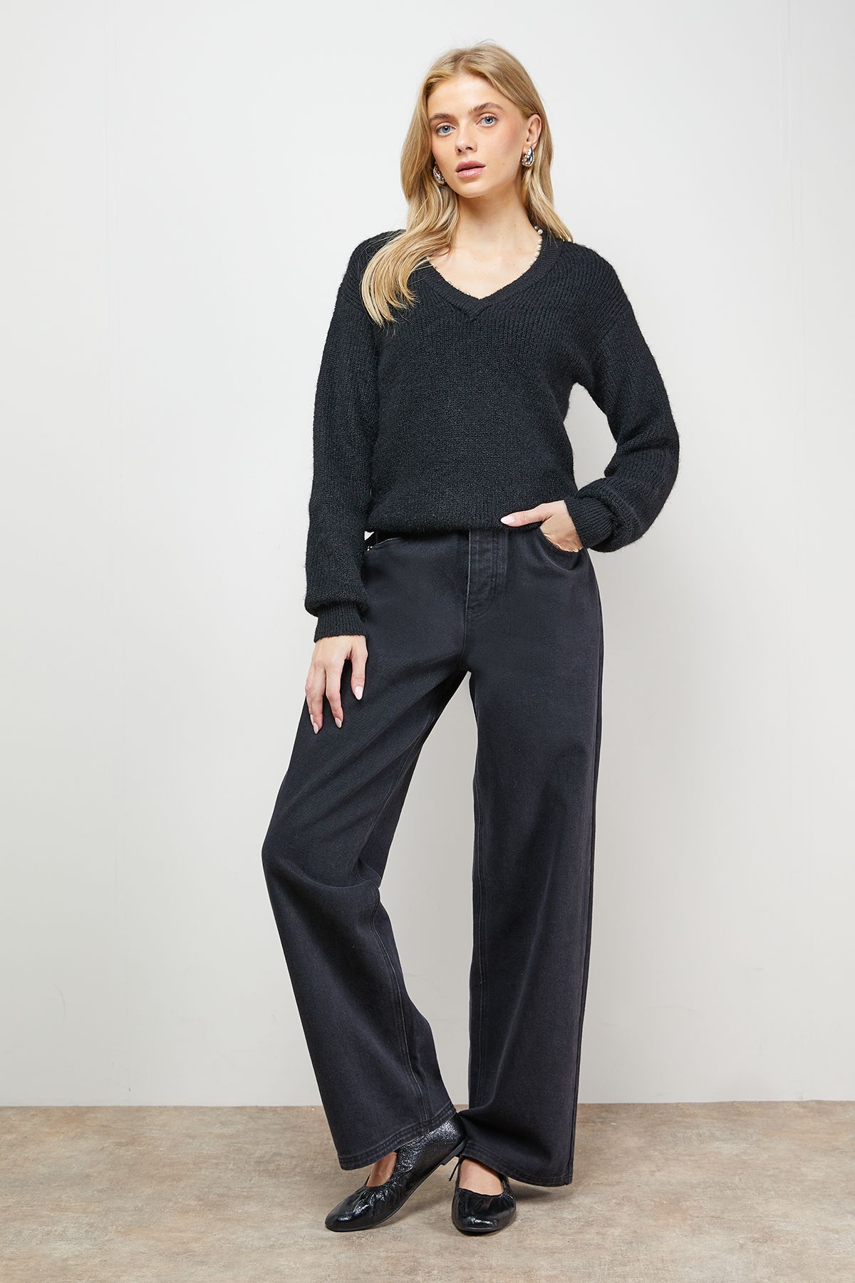 Oasis Pearl Detail Ribbed Jumper Black image 4