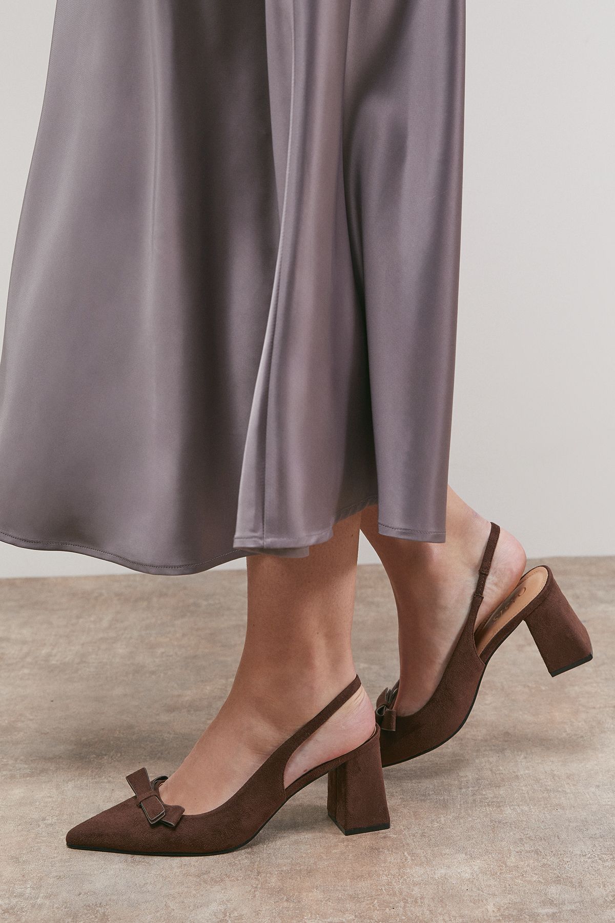 Oasis Vala Faux Suede Bow Detail Slingback High Block Heel Court Shoes Chocolate image 2