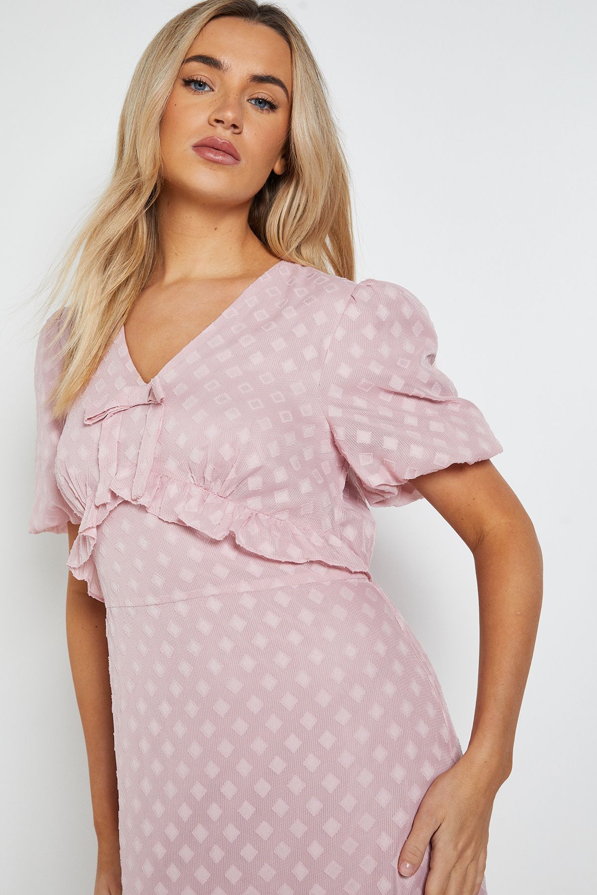 Dorothy Perkins DP Luxe Ruffle Detail Waist Chiffon Maxi Dress Blush image 4