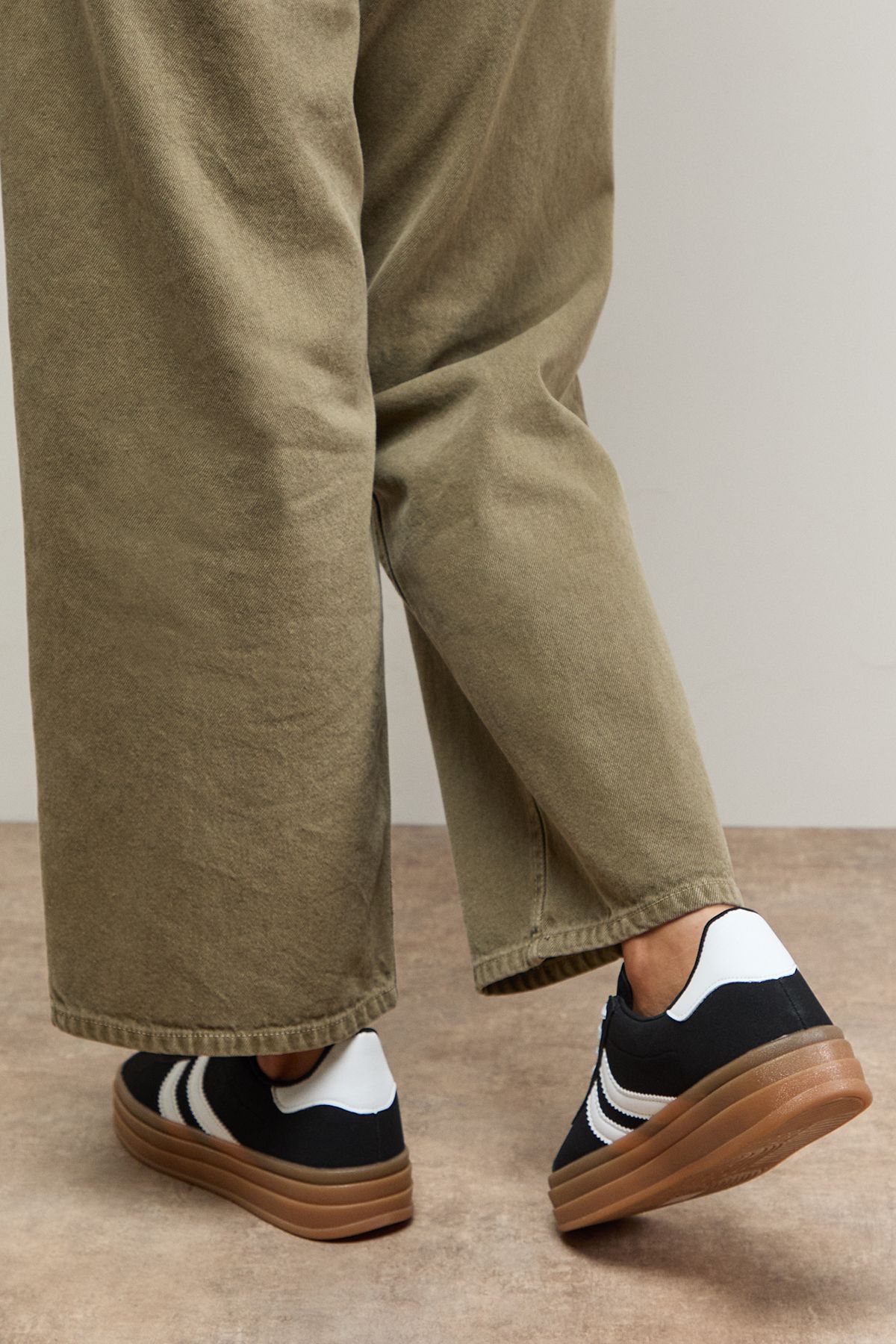 Oasis Lorina Faux Suede Lace Up Platform Trainers Natural Black image 4