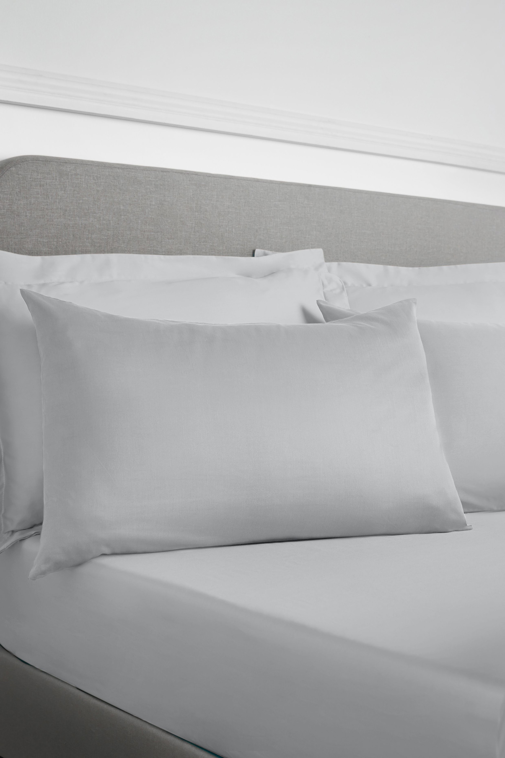 Bianca '400 Thread Count Cotton Sateen' Standard Pillowcases image 2