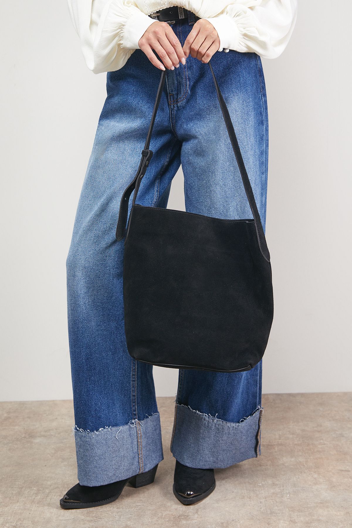 Oasis Lilah Suede Slouch Bag Black image 2