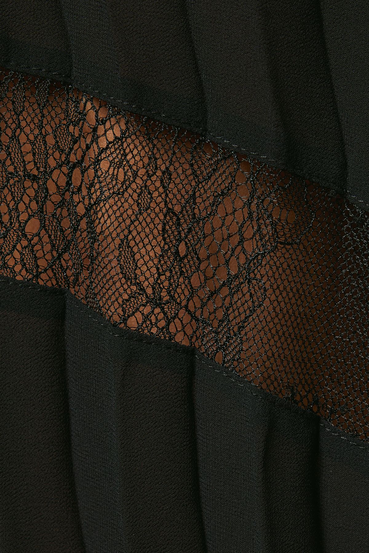 Oasis Petite Pleated Lace Trim Insert Wrap Midi Dress Black image 5