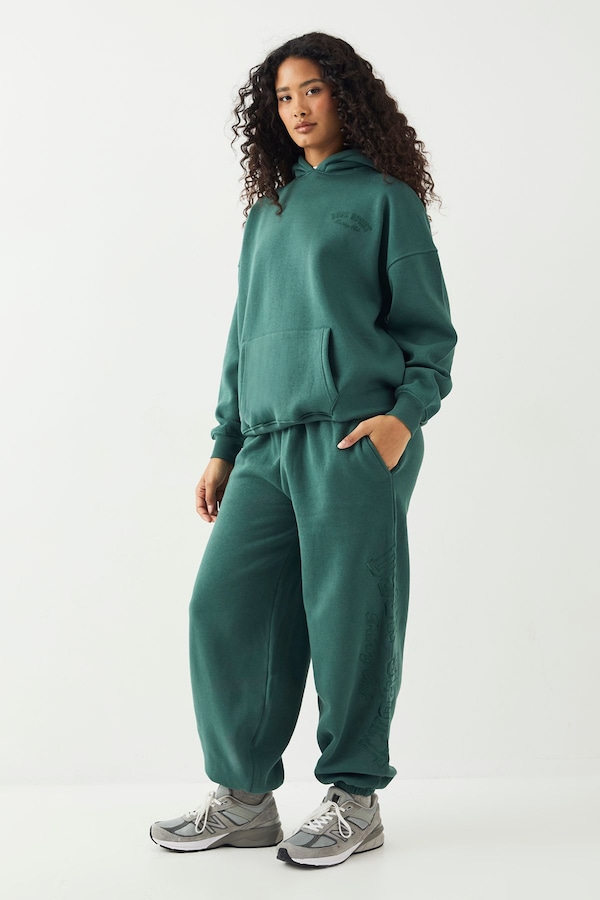 DSGN Studio DSGN Studio Sport Training Club Oversized Cuffed Jogger Green