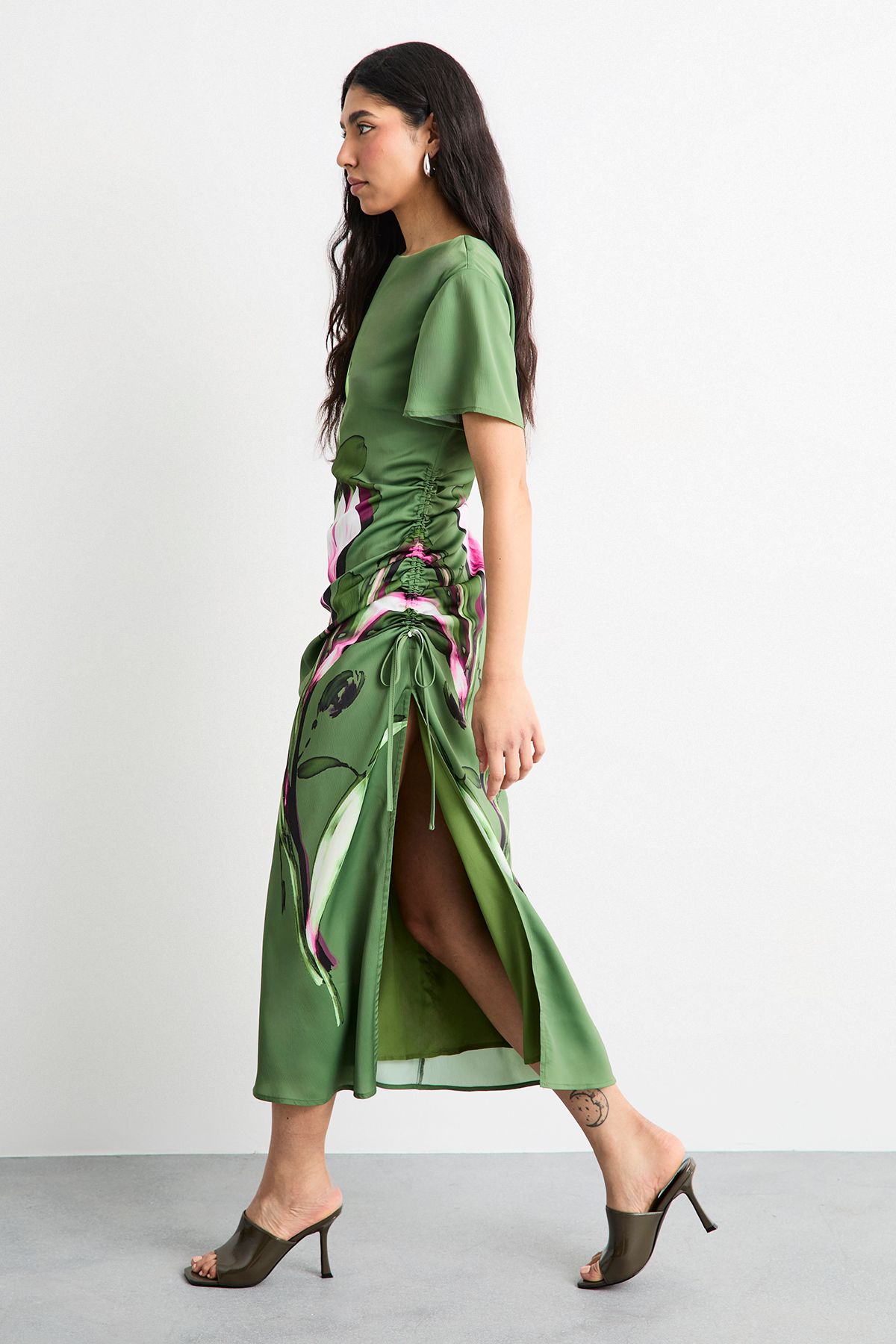 Warehouse Floral Printed Drawstring Waist Short Sleeve Midi Dress Green image 4