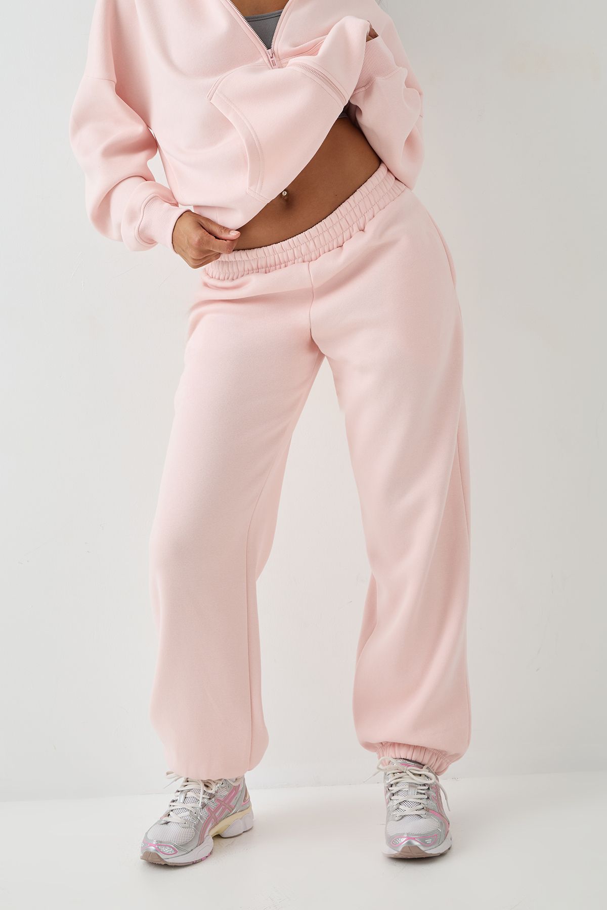 DSGN Studio DSGN Studio Oversized Cuffed Jogger Light Pink image 5