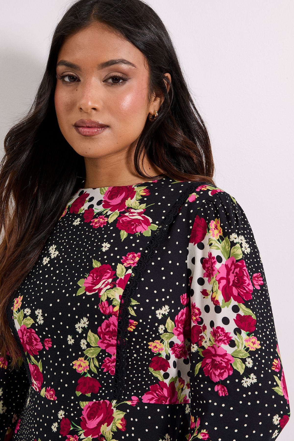 Dorothy Perkins Petite Patchwork Floral Lace Trim Detail Tie Back Printed Mini Dress Floral image 4