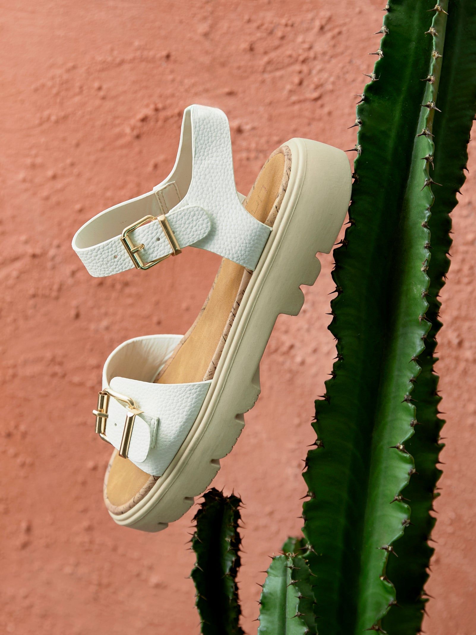 Linzi Comet White Faux Grain Leather Chunky Sandal image 2