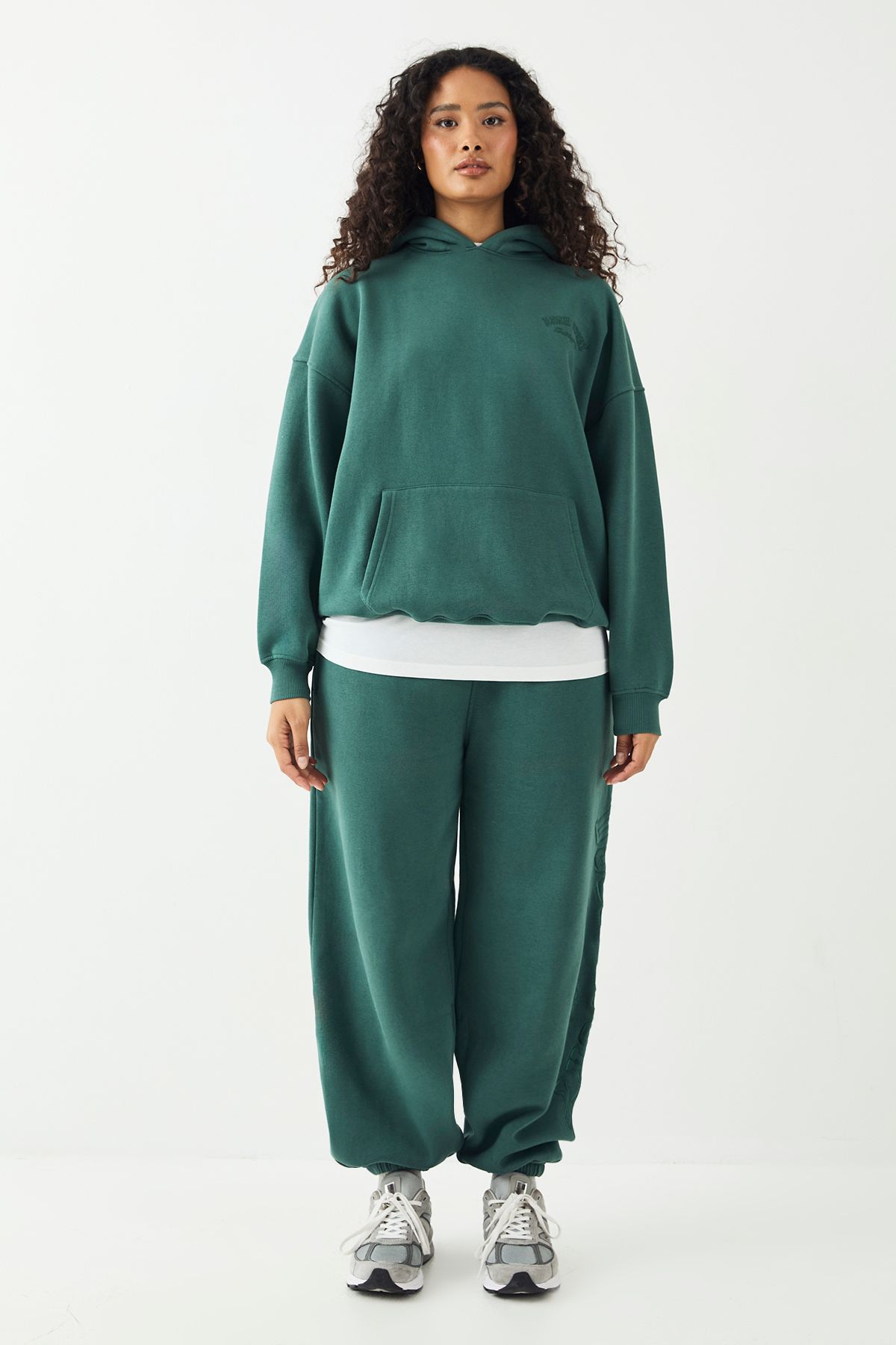 DSGN Studio DSGN Studio Sport Training Club Oversized Cuffed Jogger Green image 5